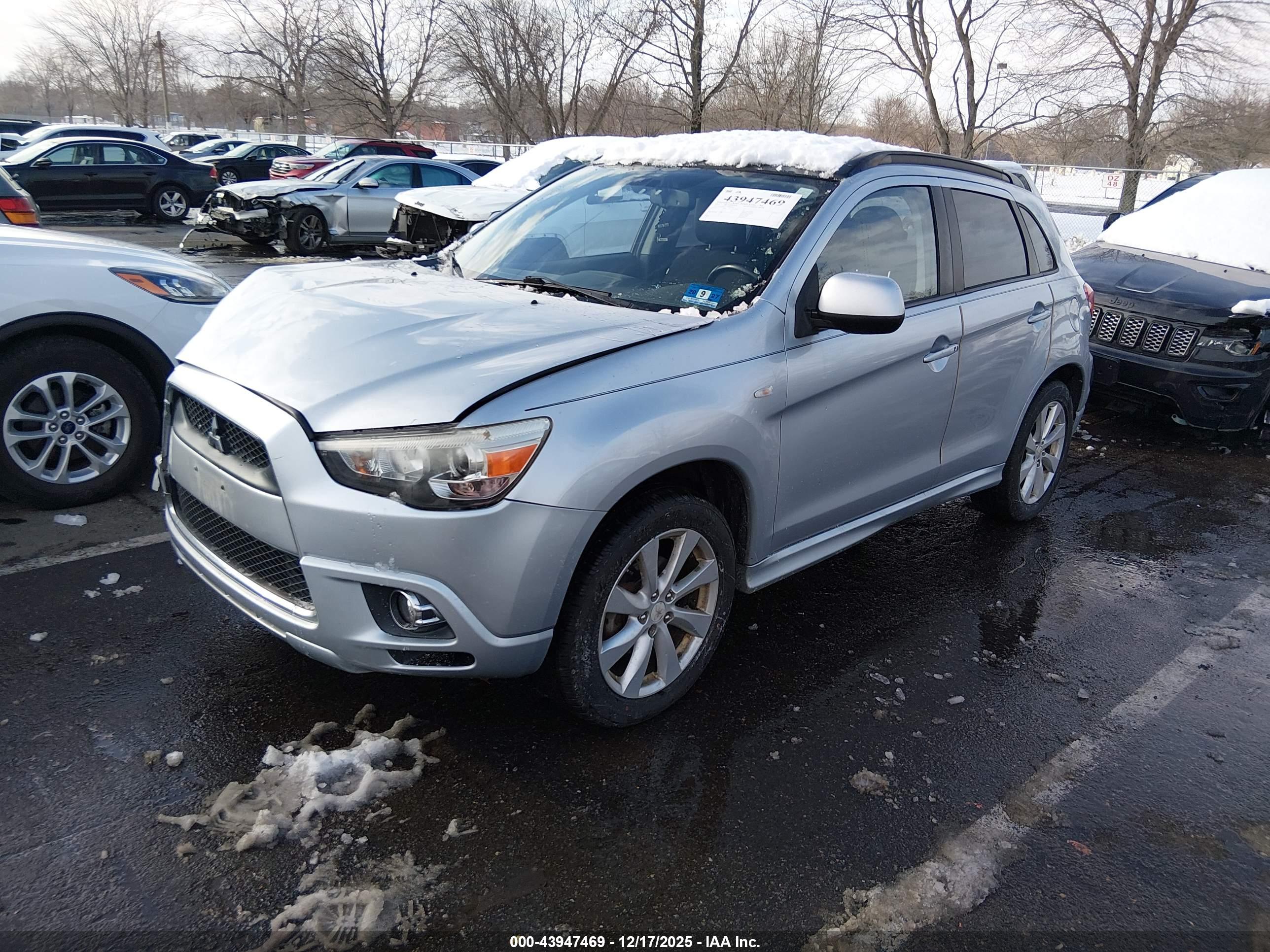 MITSUBISHI OUTLANDER image 2