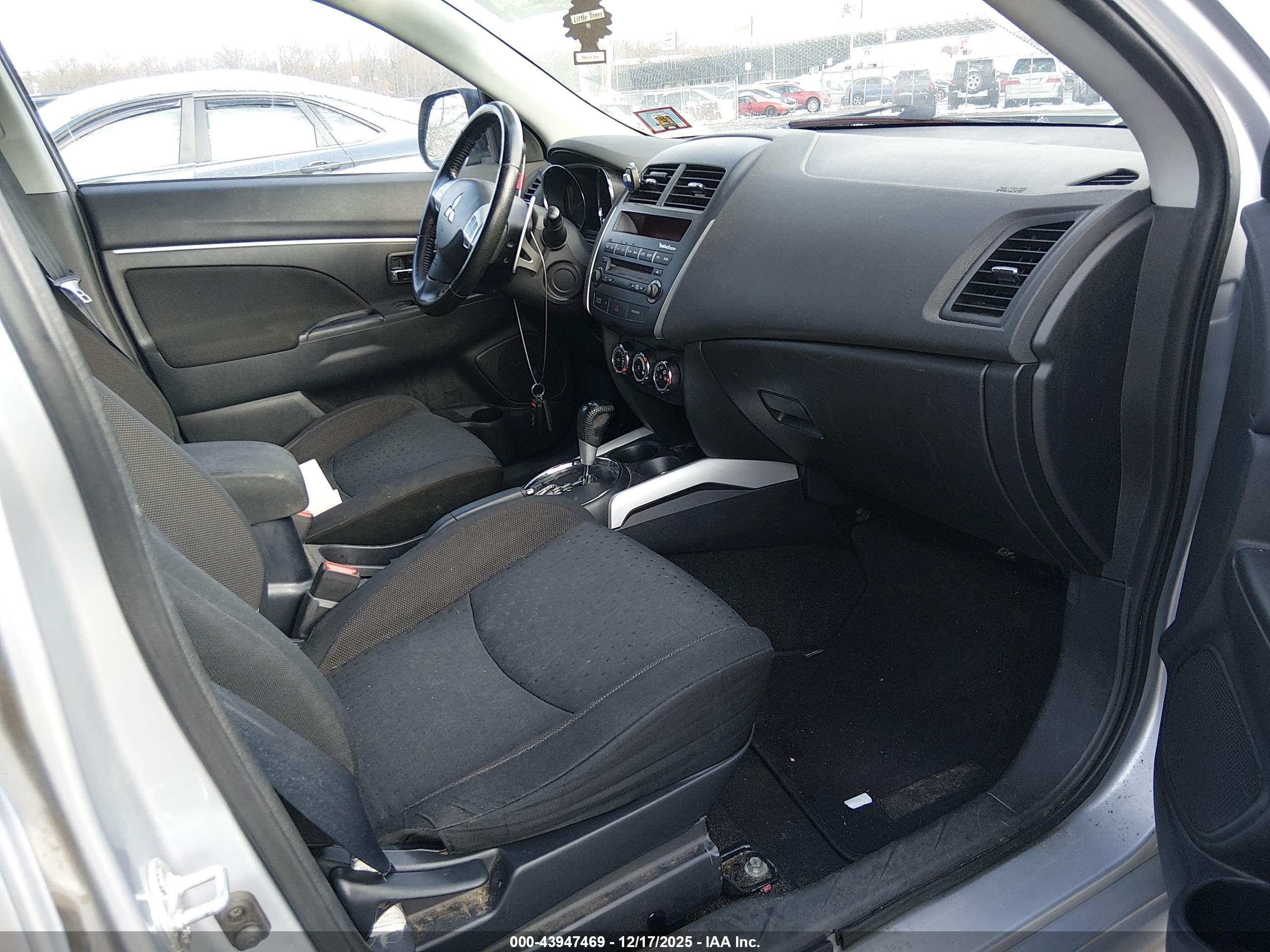 MITSUBISHI OUTLANDER image 5