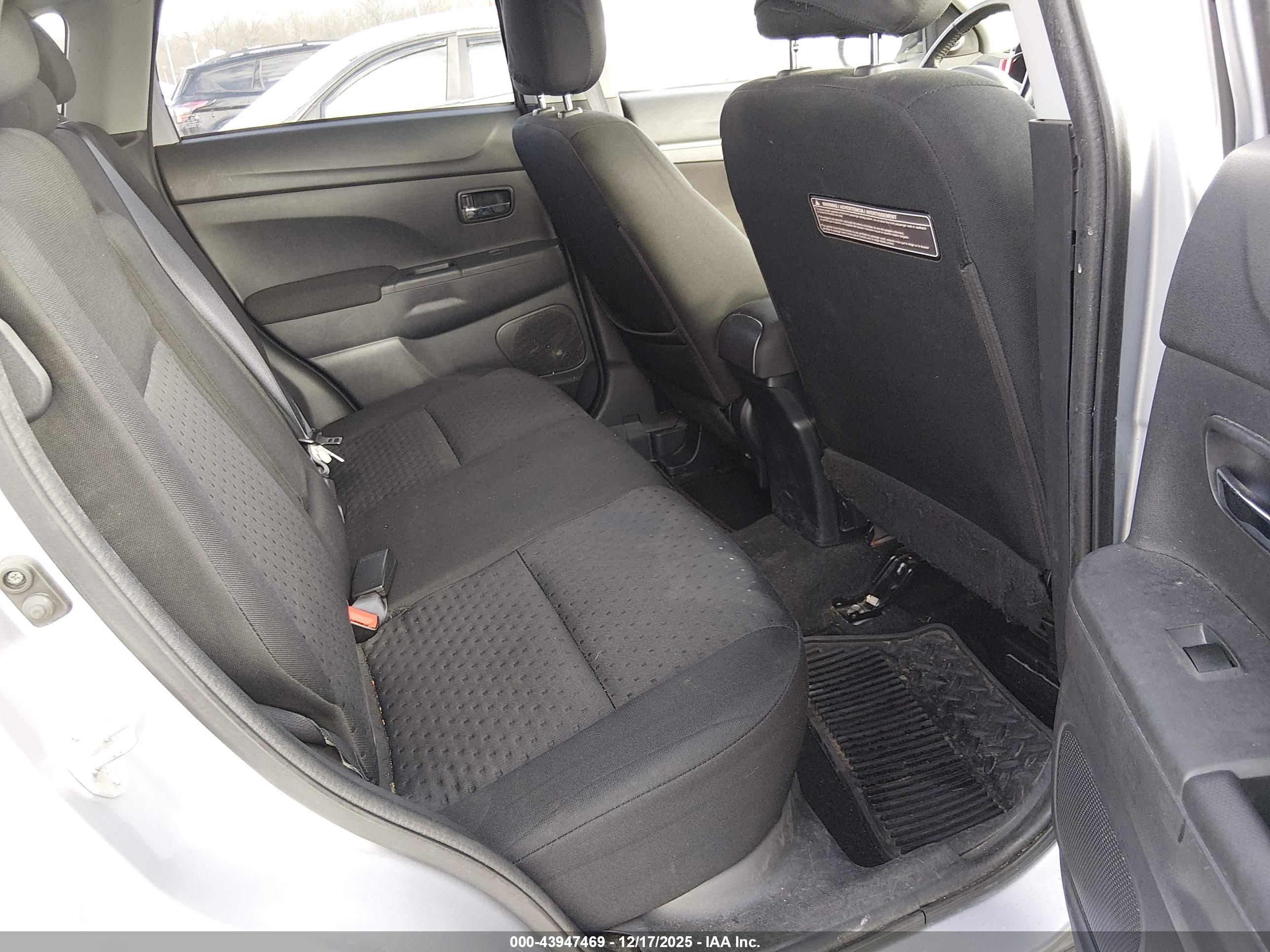 MITSUBISHI OUTLANDER image 8