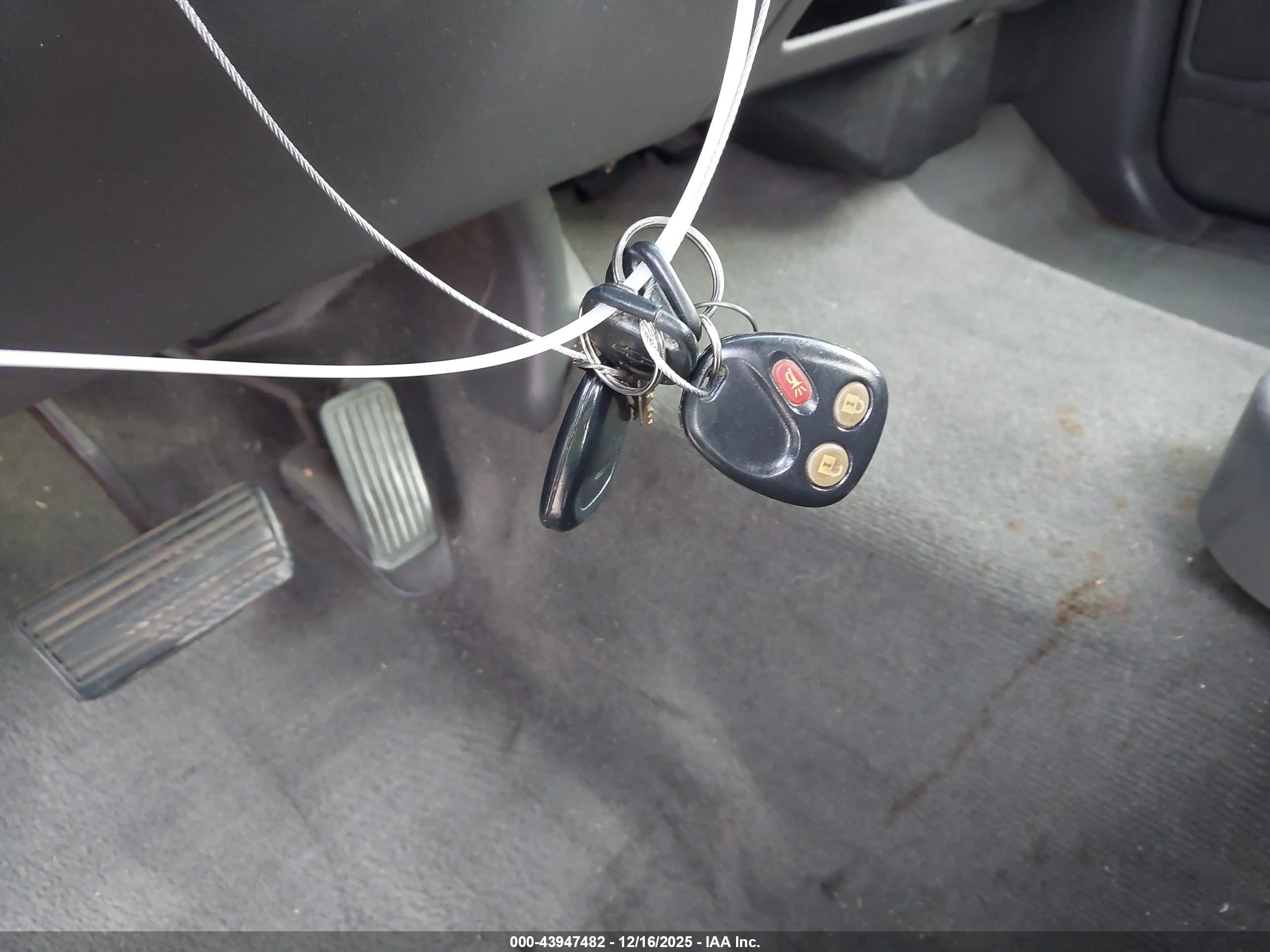 CHEVROLET SILVERADO image 11