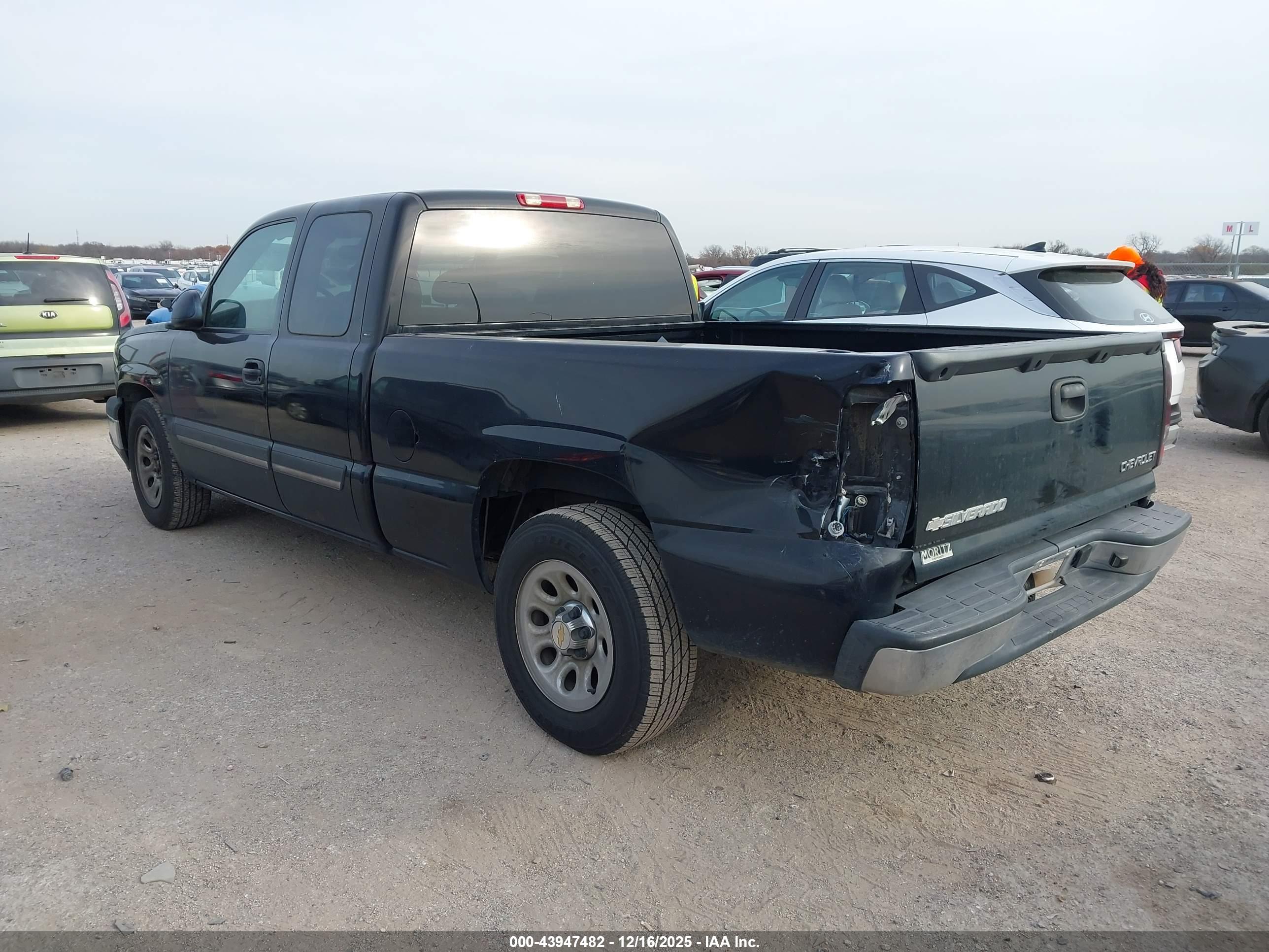CHEVROLET SILVERADO image 3