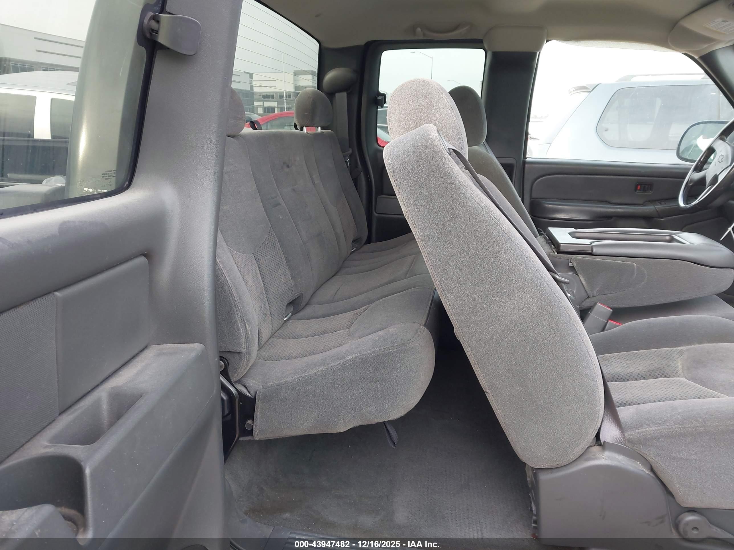CHEVROLET SILVERADO image 8