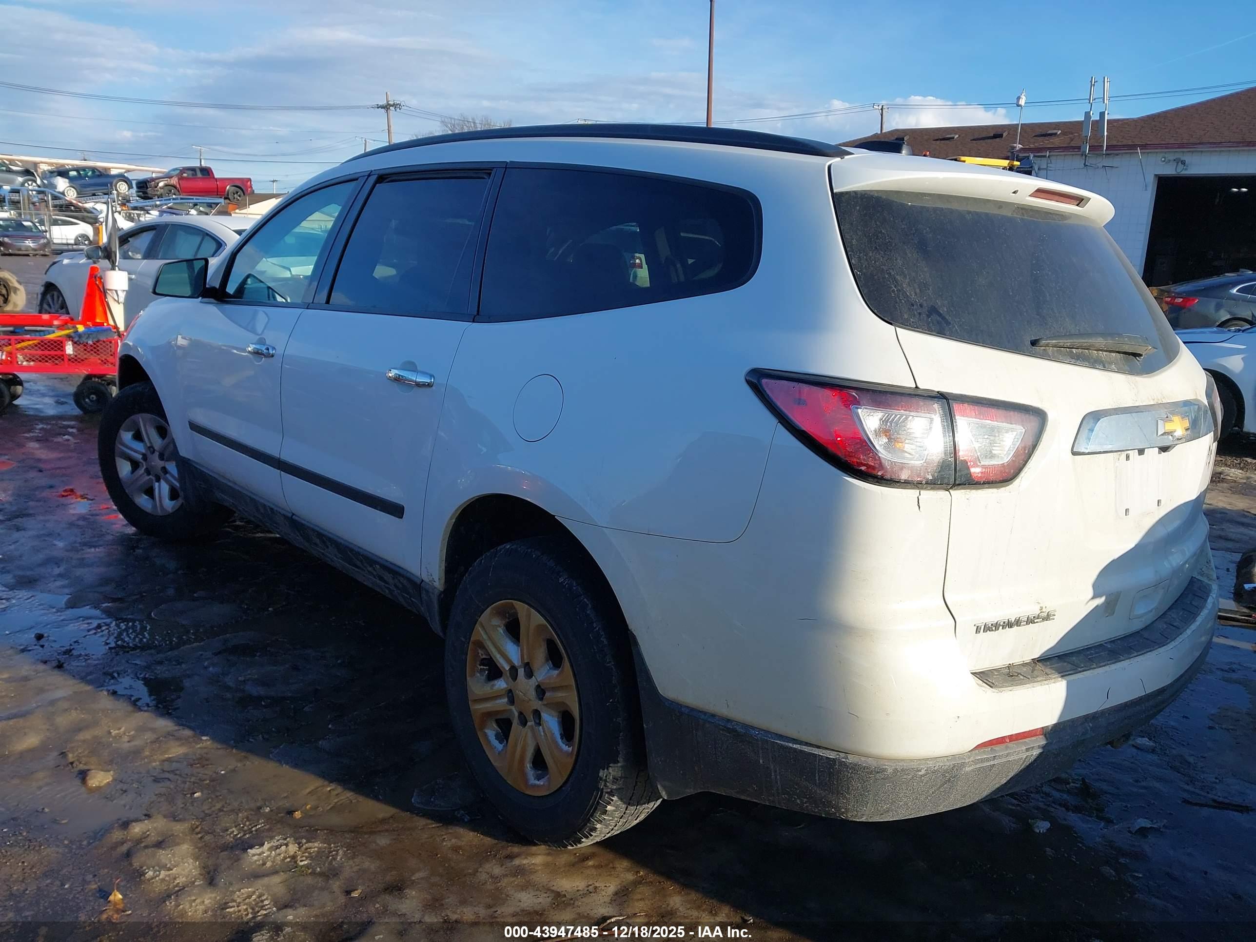 CHEVROLET TRAVERSE image 3