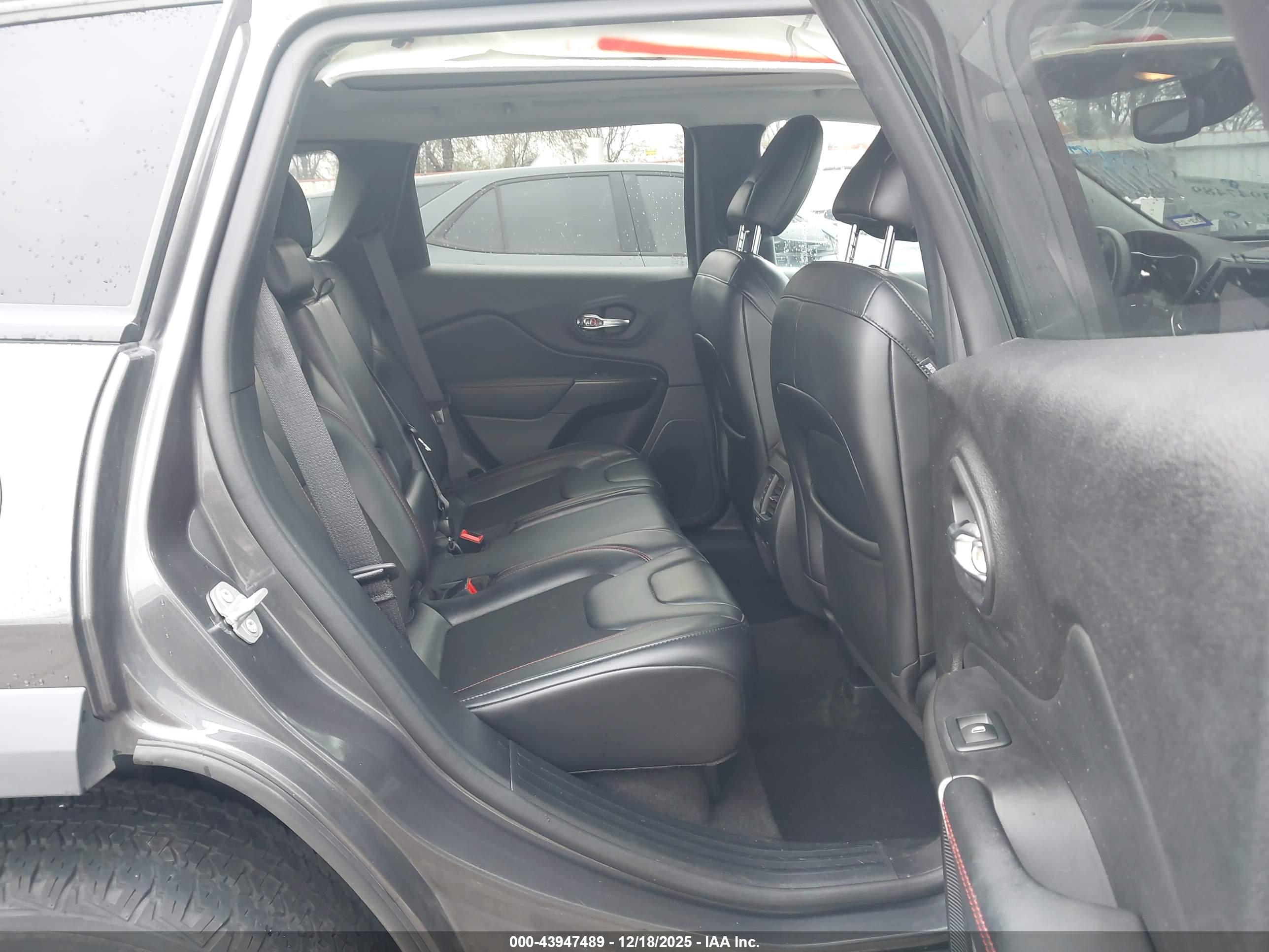 JEEP CHEROKEE image 8