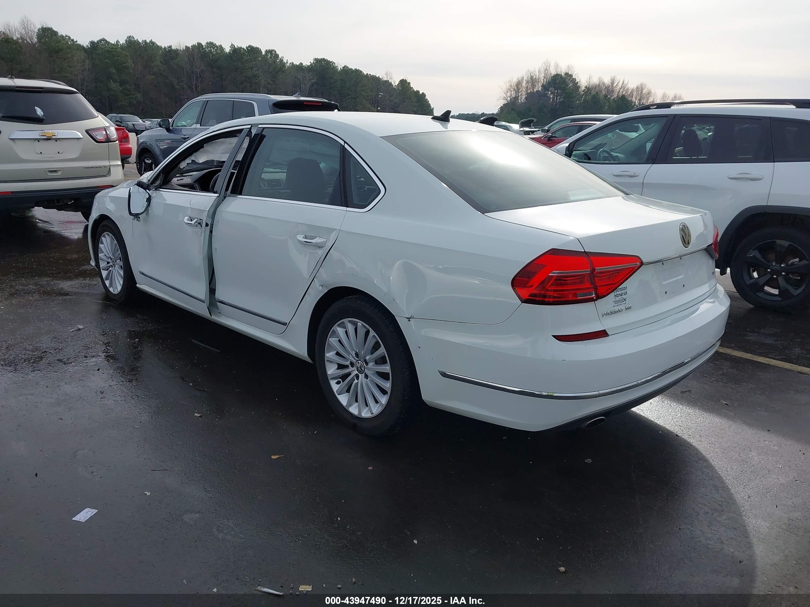 VOLKSWAGEN PASSAT image 3