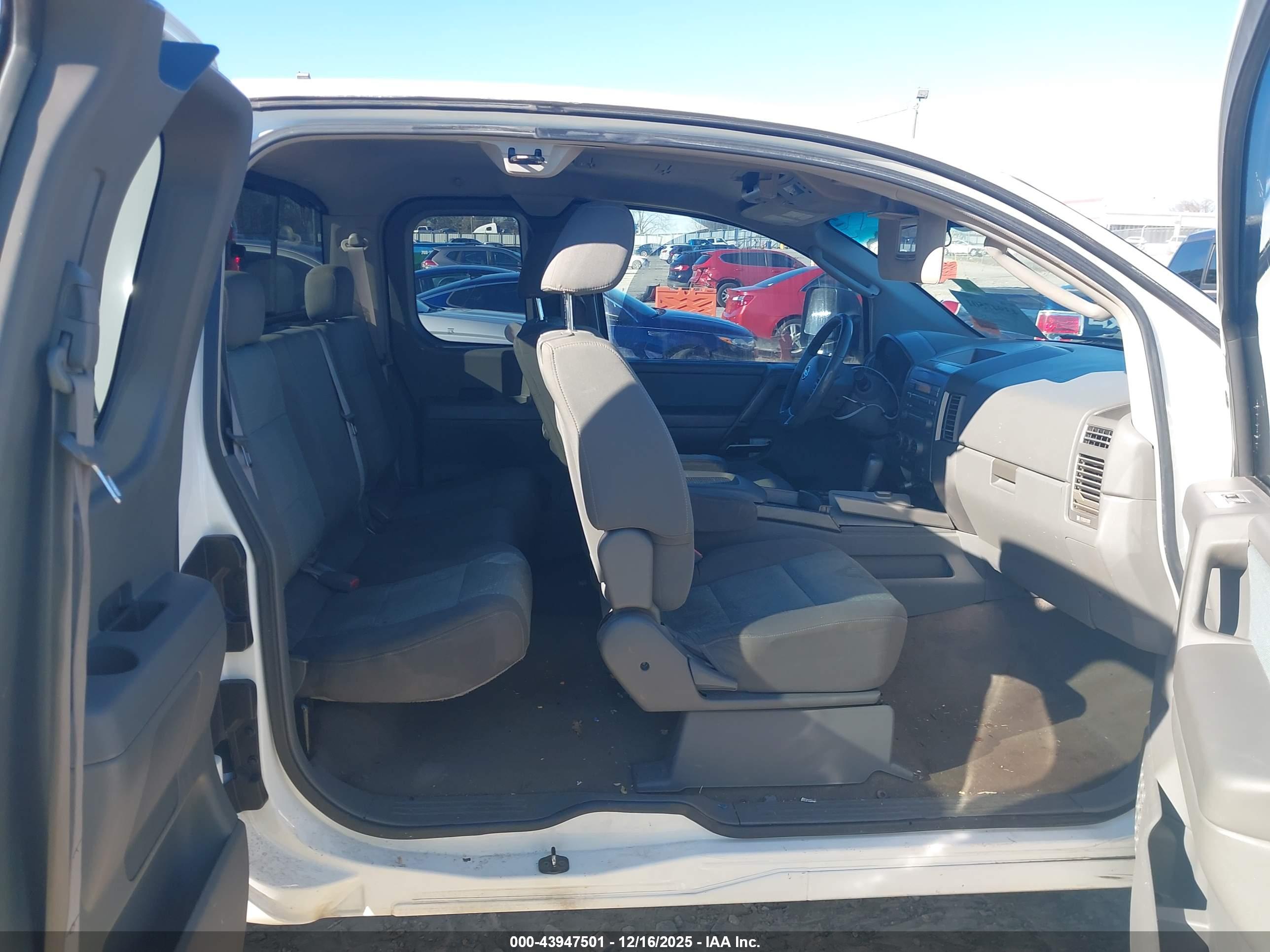 NISSAN TITAN image 8