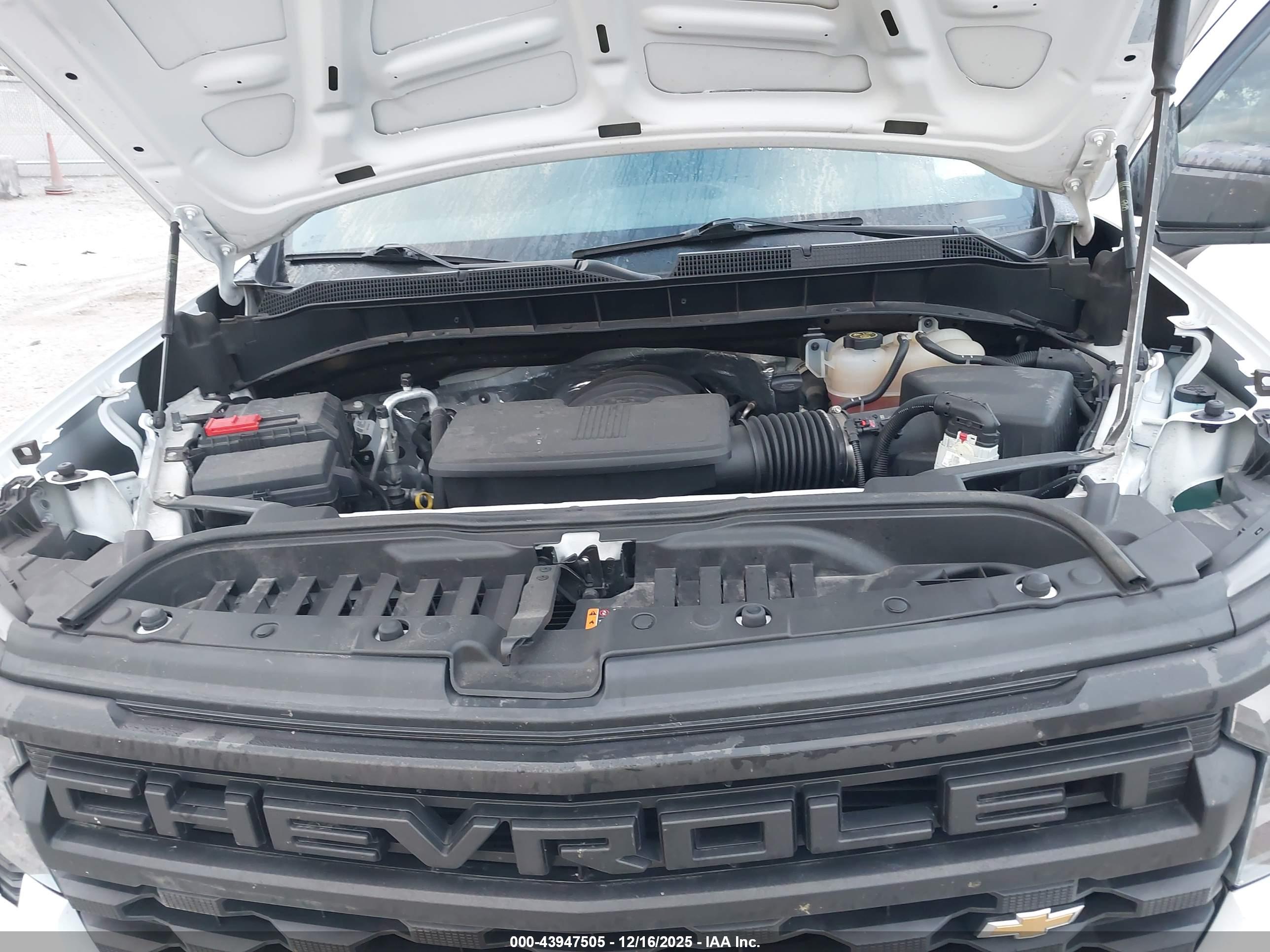 CHEVROLET SILVERADO image 10