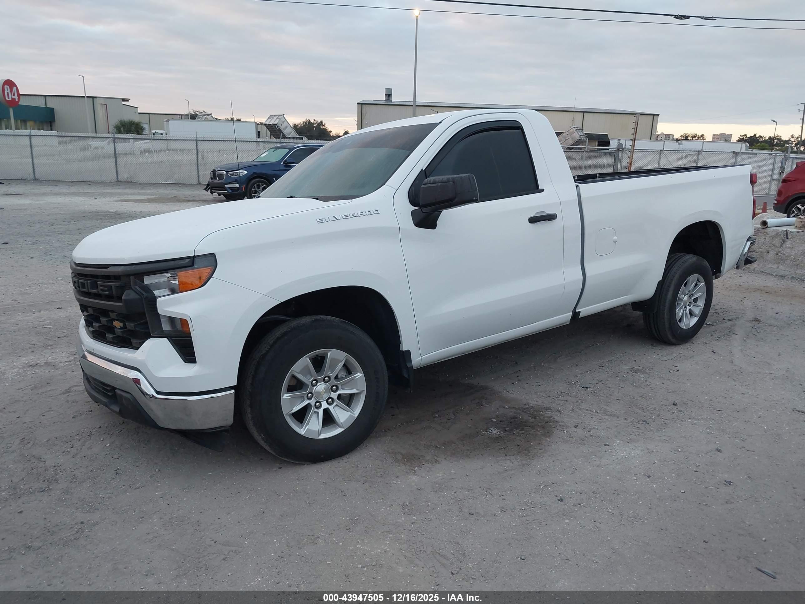 CHEVROLET SILVERADO image 2