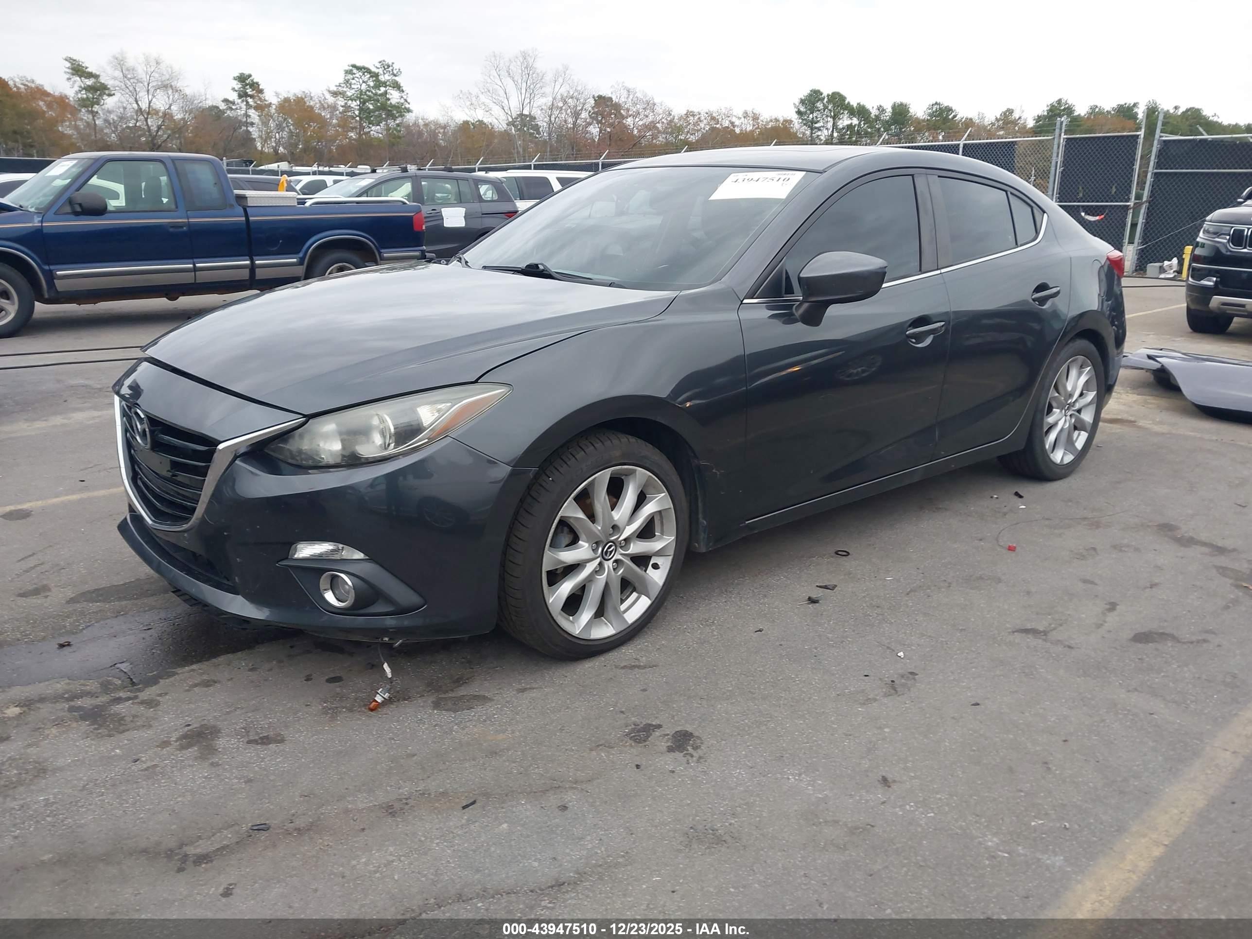MAZDA MAZDA3 image 2