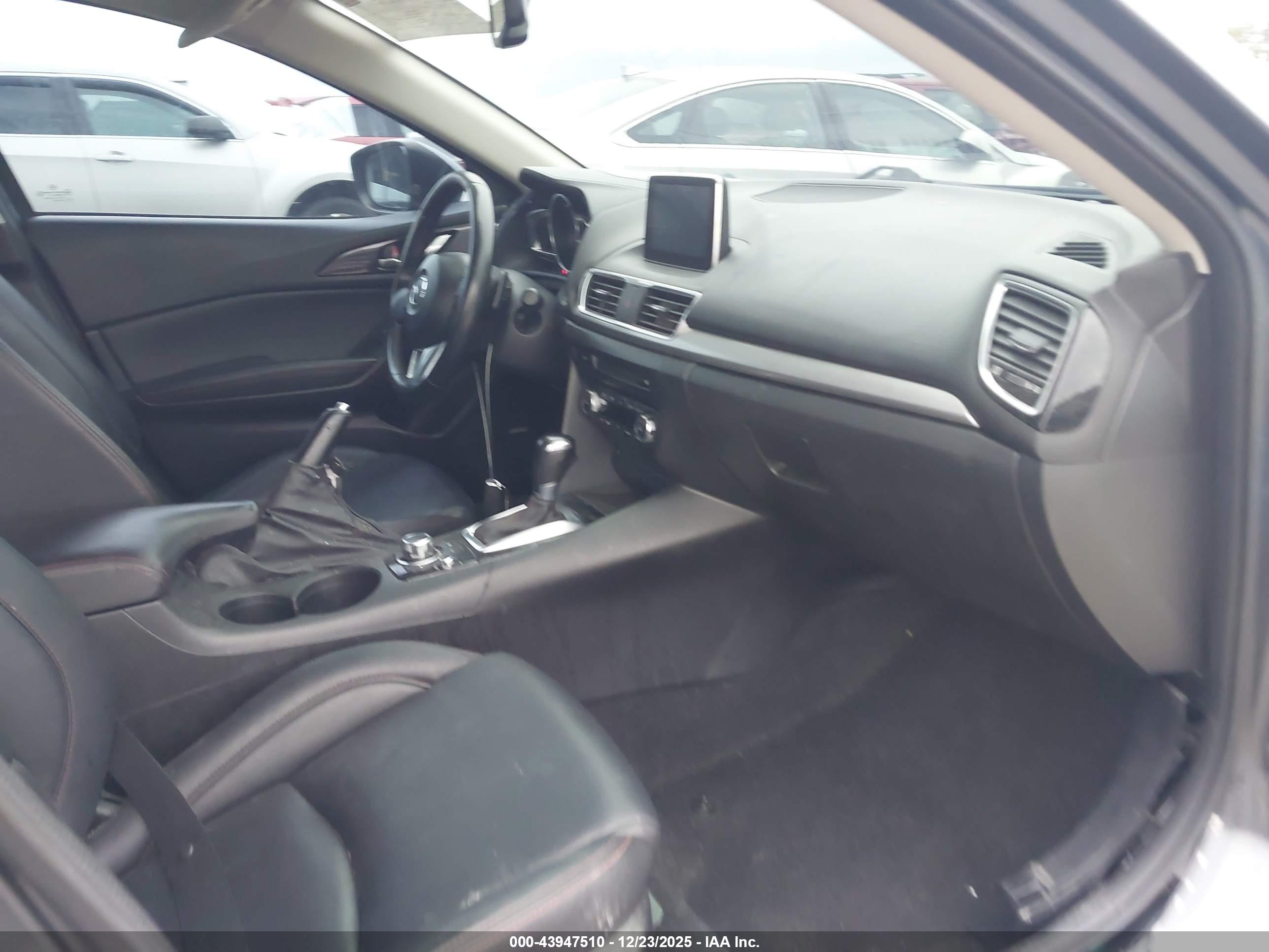 MAZDA MAZDA3 image 8