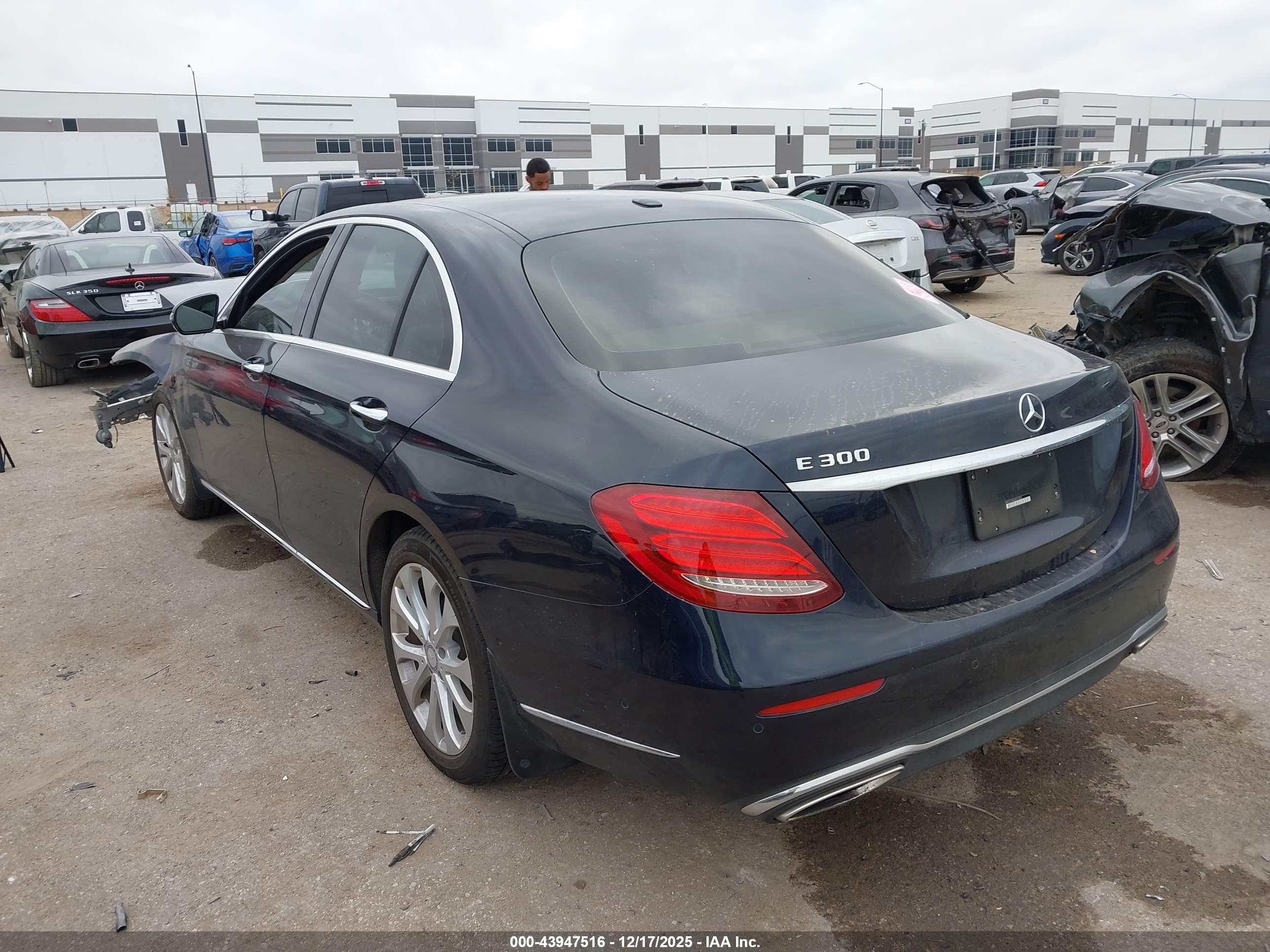MERCEDES-BENZ E image 3