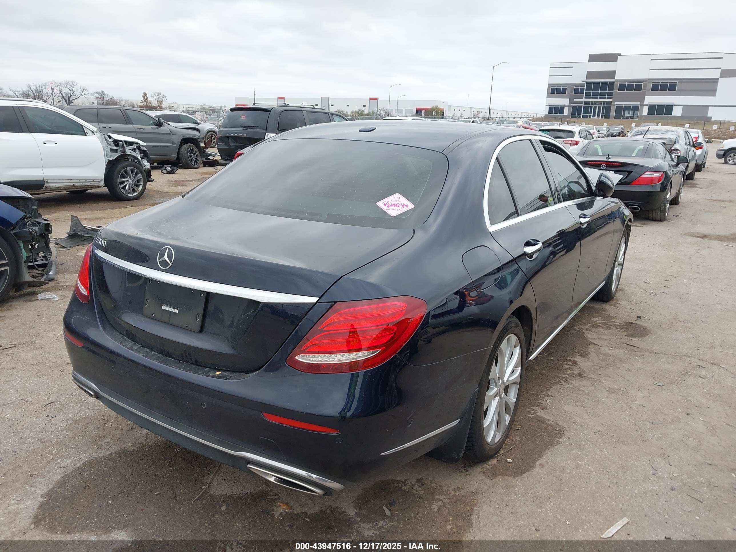 MERCEDES-BENZ E image 4