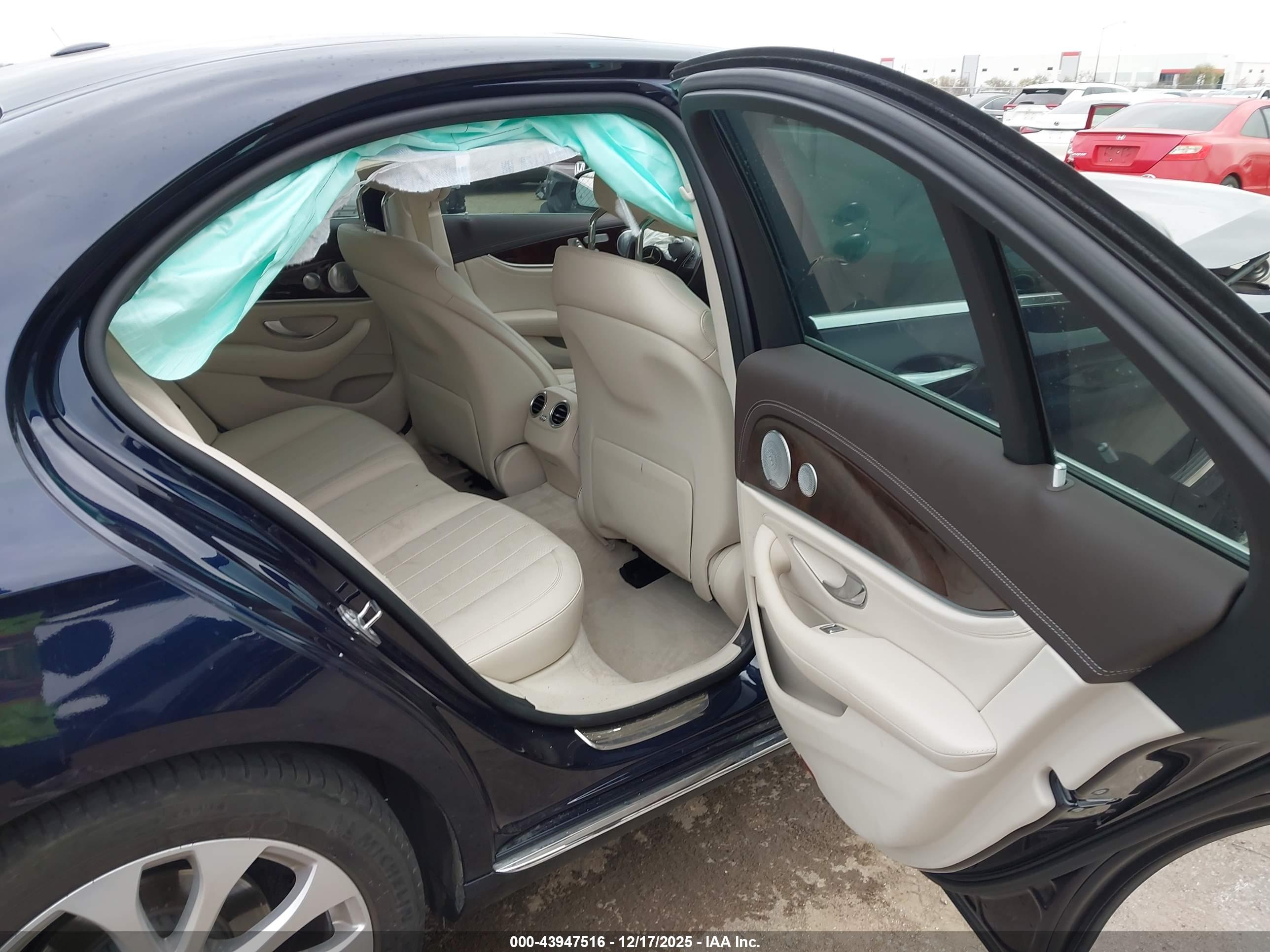MERCEDES-BENZ E image 8