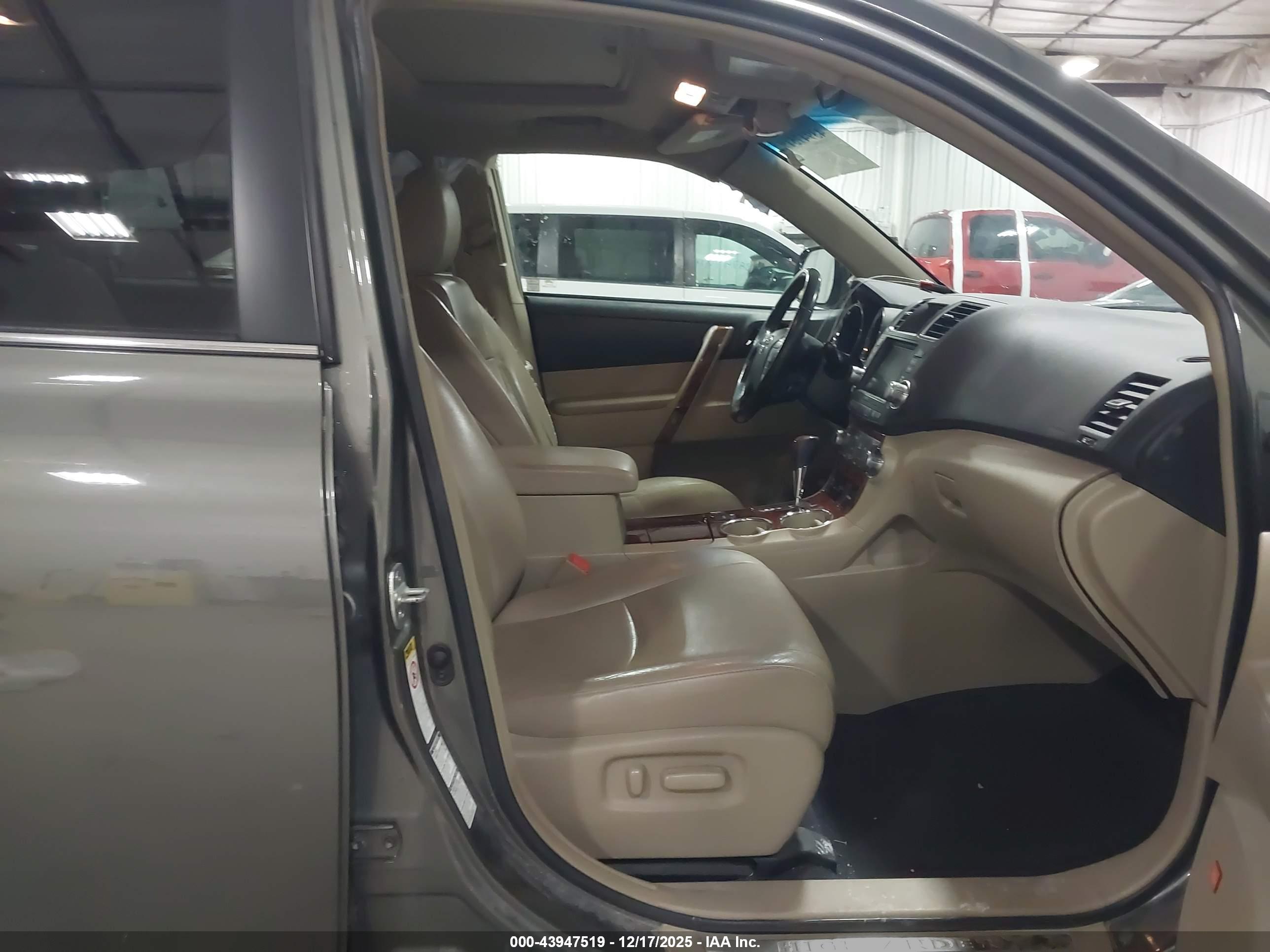 TOYOTA HIGHLANDER image 5