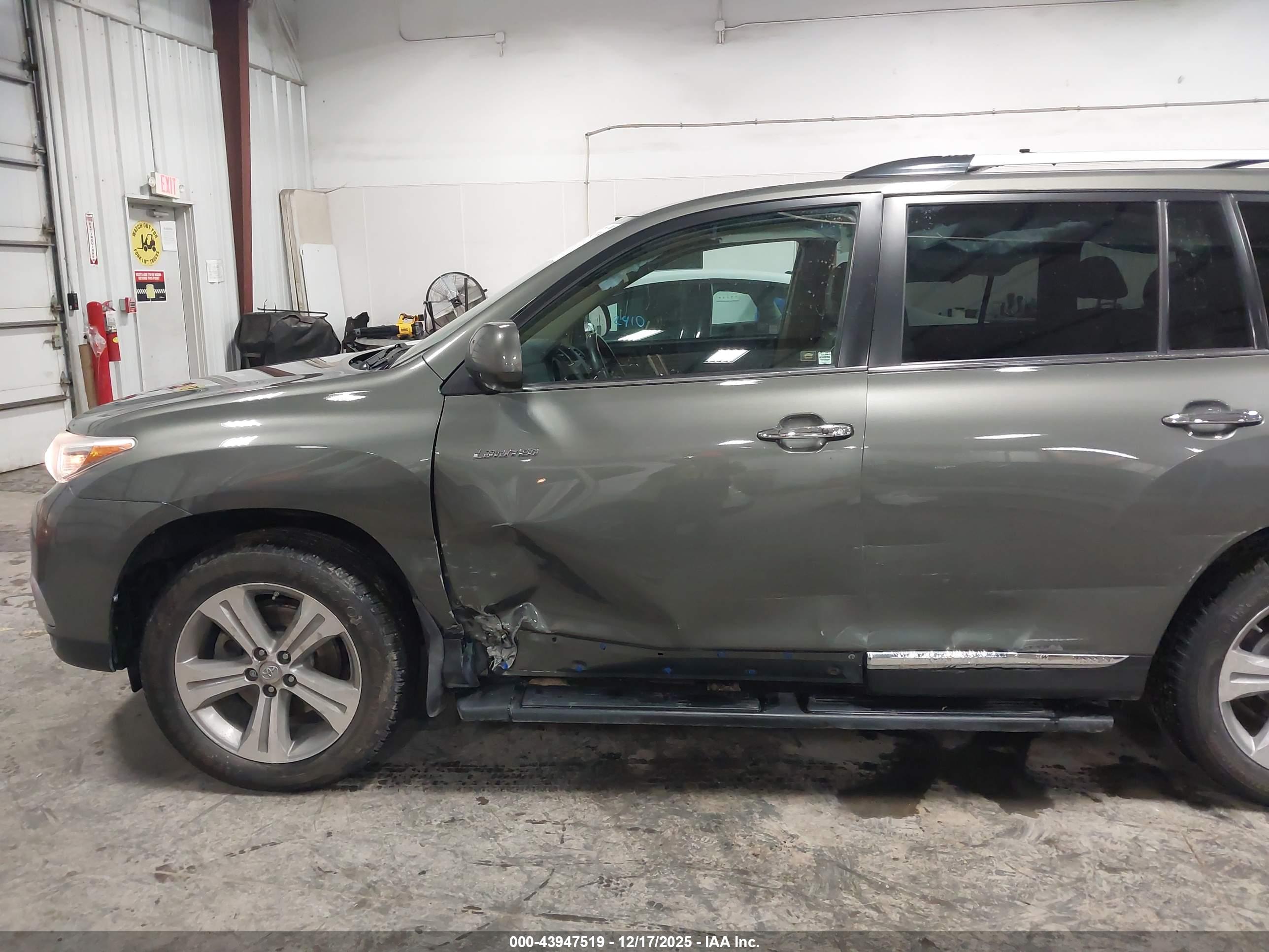 TOYOTA HIGHLANDER image 6