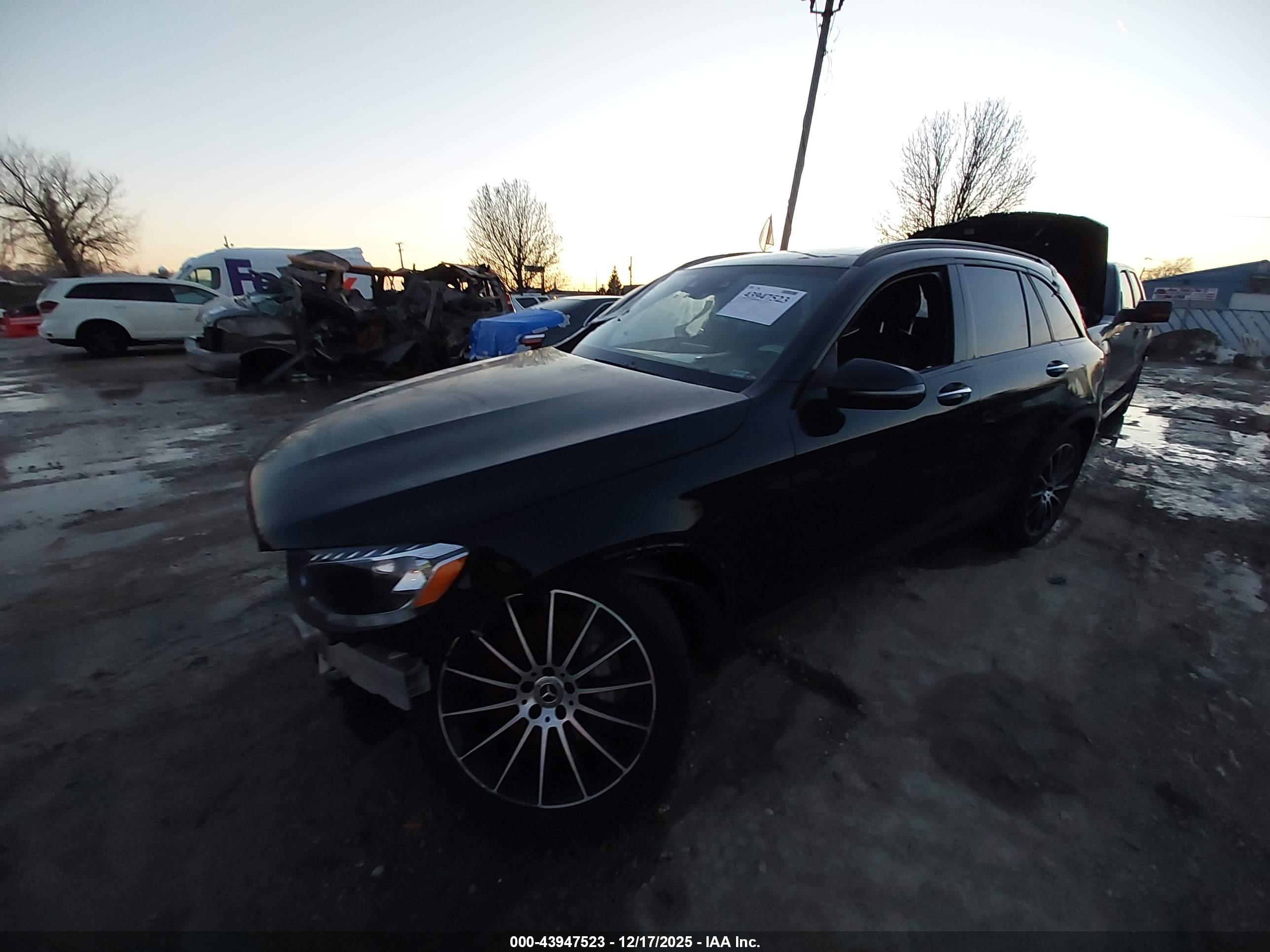 MERCEDES-BENZ GLC image 2