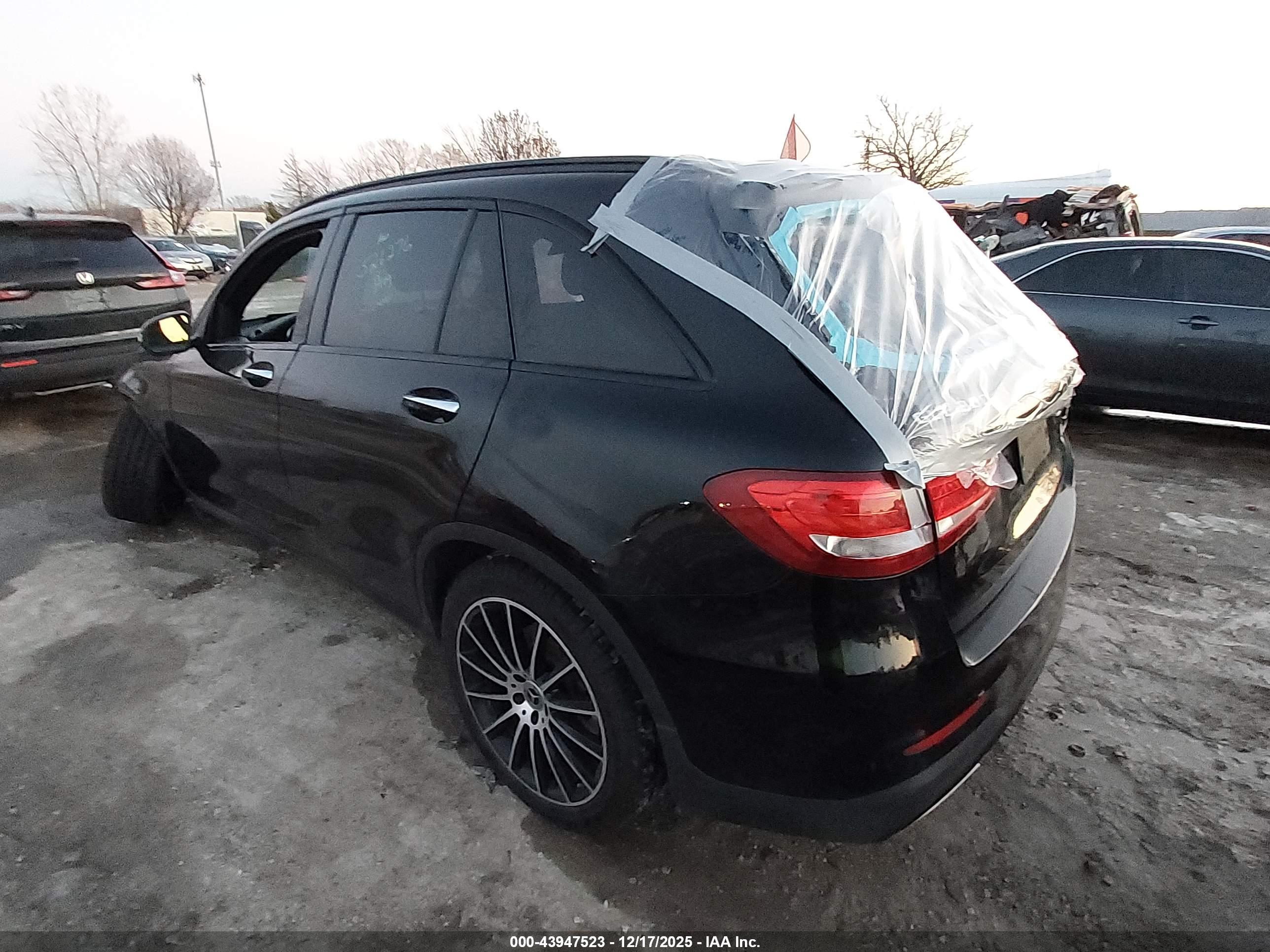 MERCEDES-BENZ GLC image 3