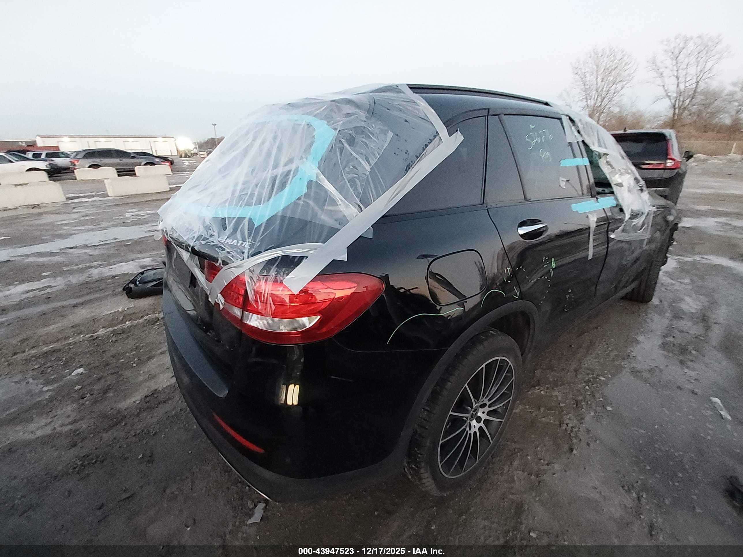 MERCEDES-BENZ GLC image 4