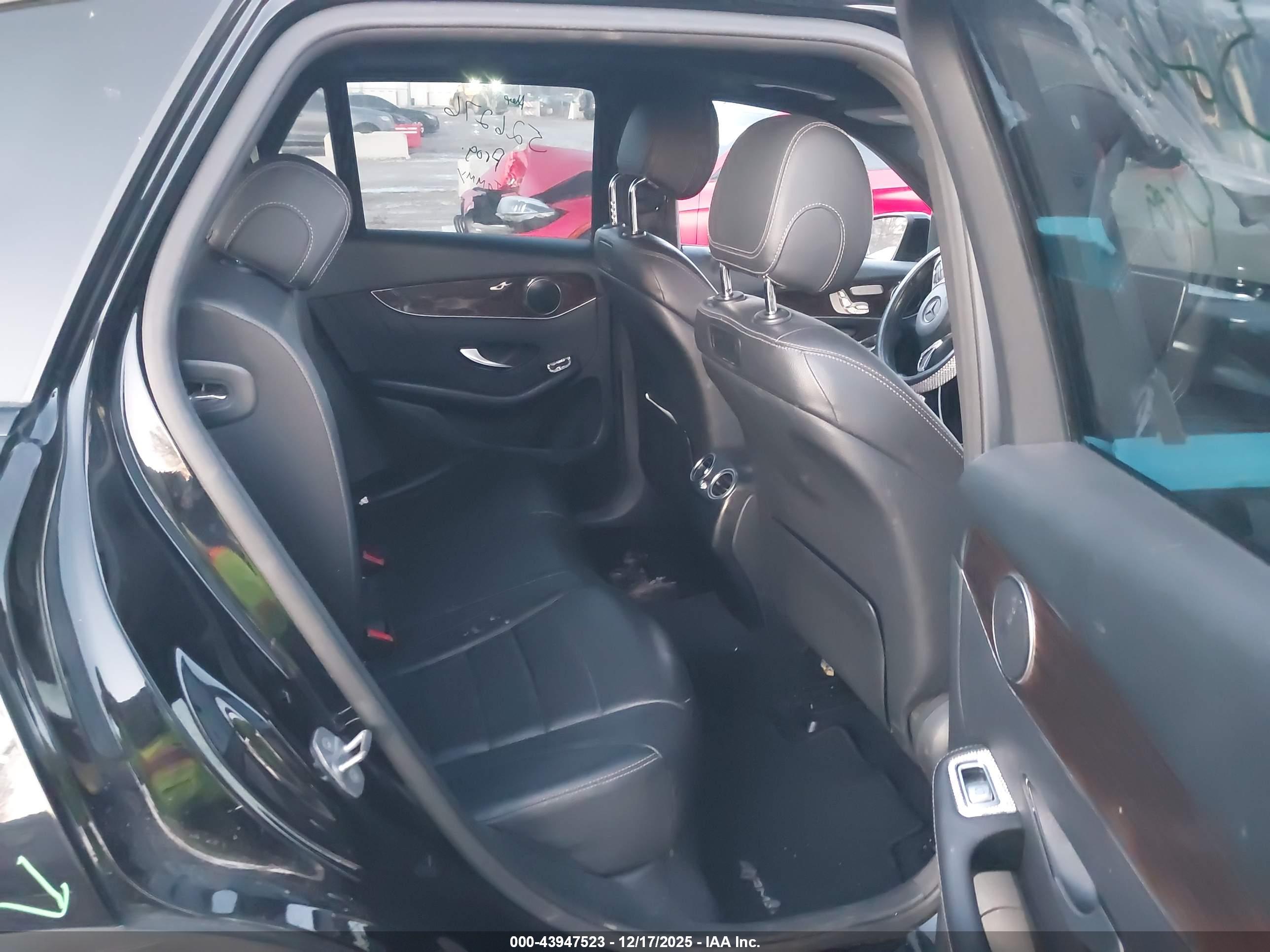 MERCEDES-BENZ GLC image 8