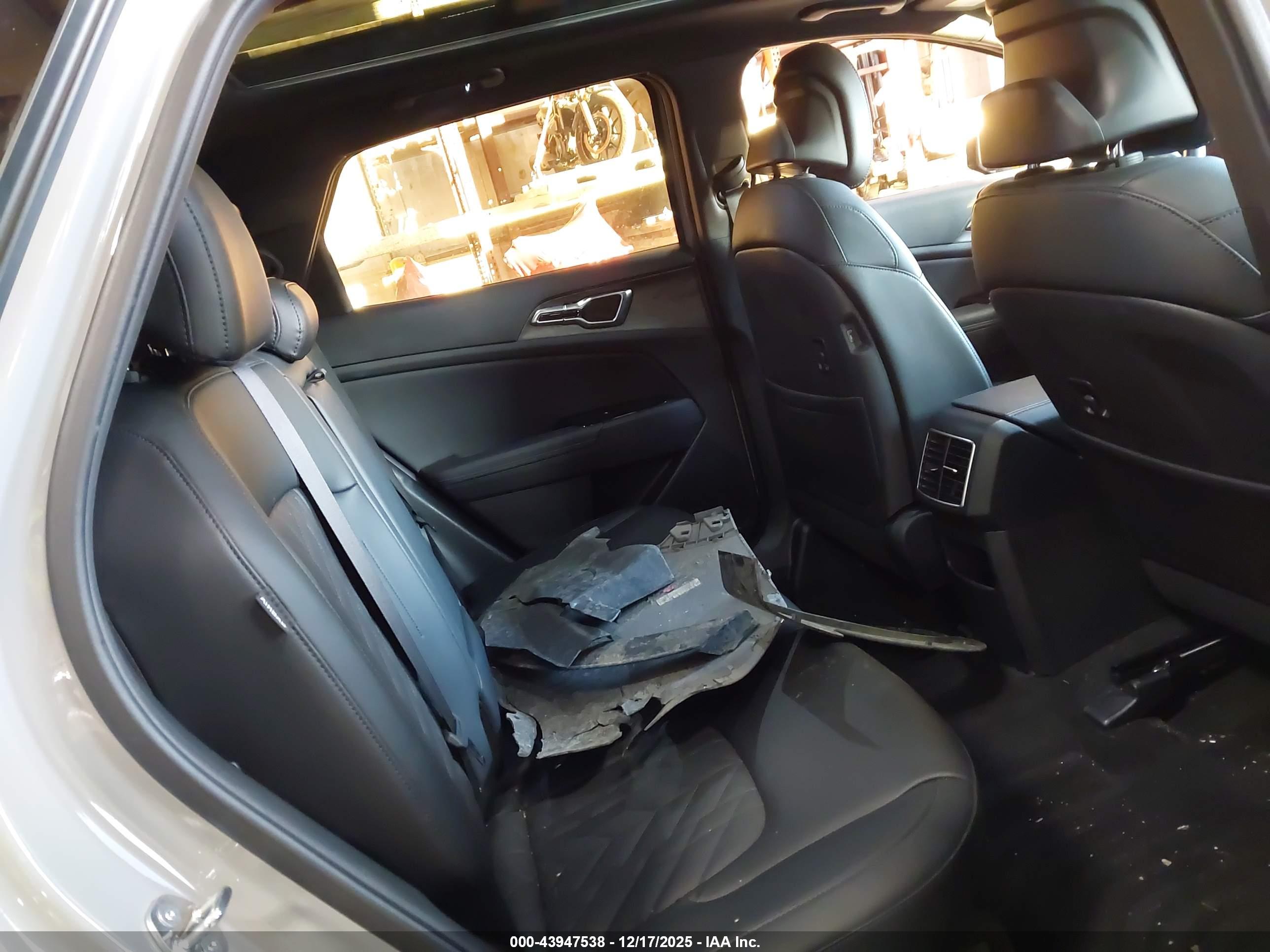 KIA SPORTAGE image 8