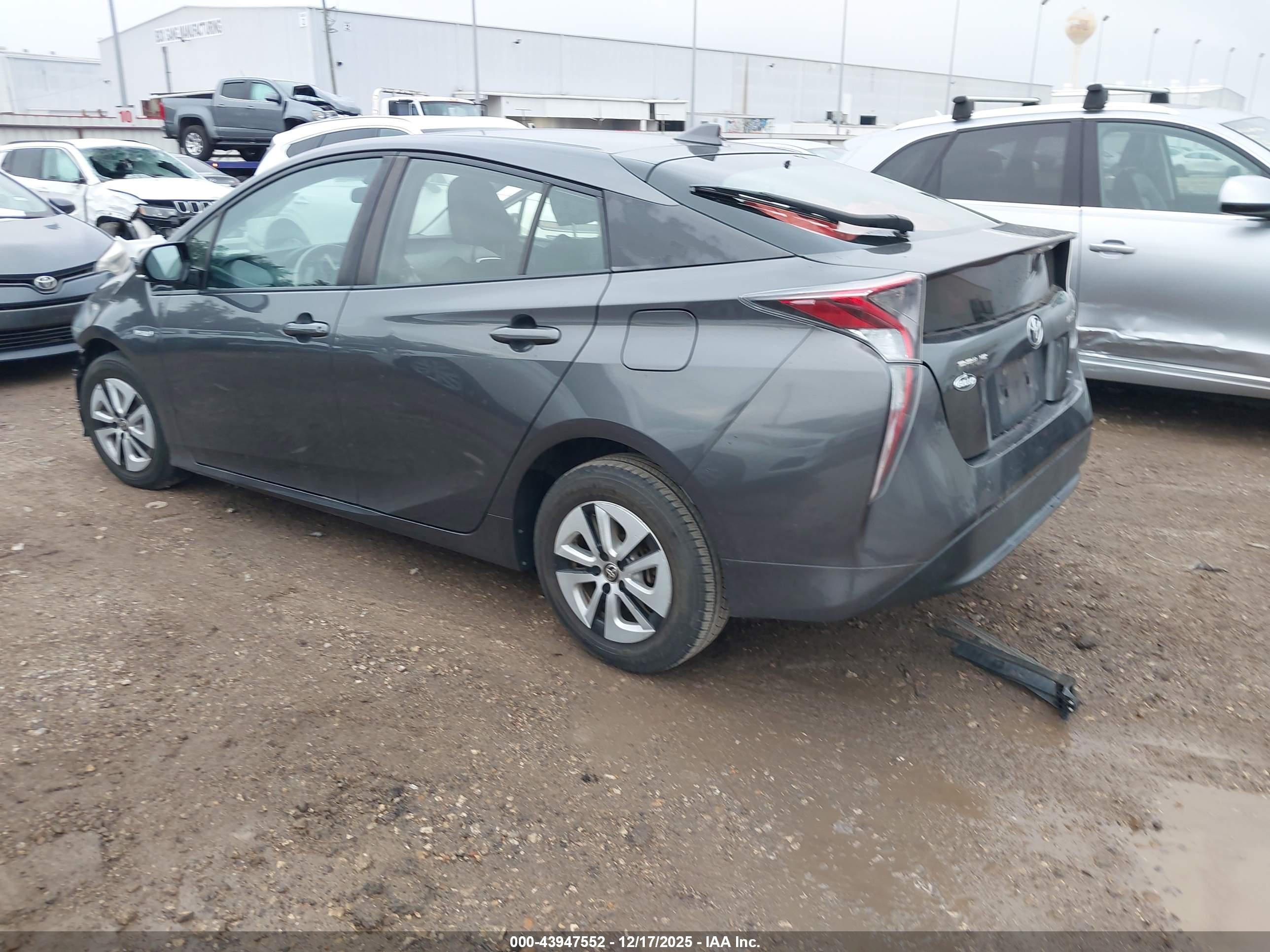 TOYOTA PRIUS image 3