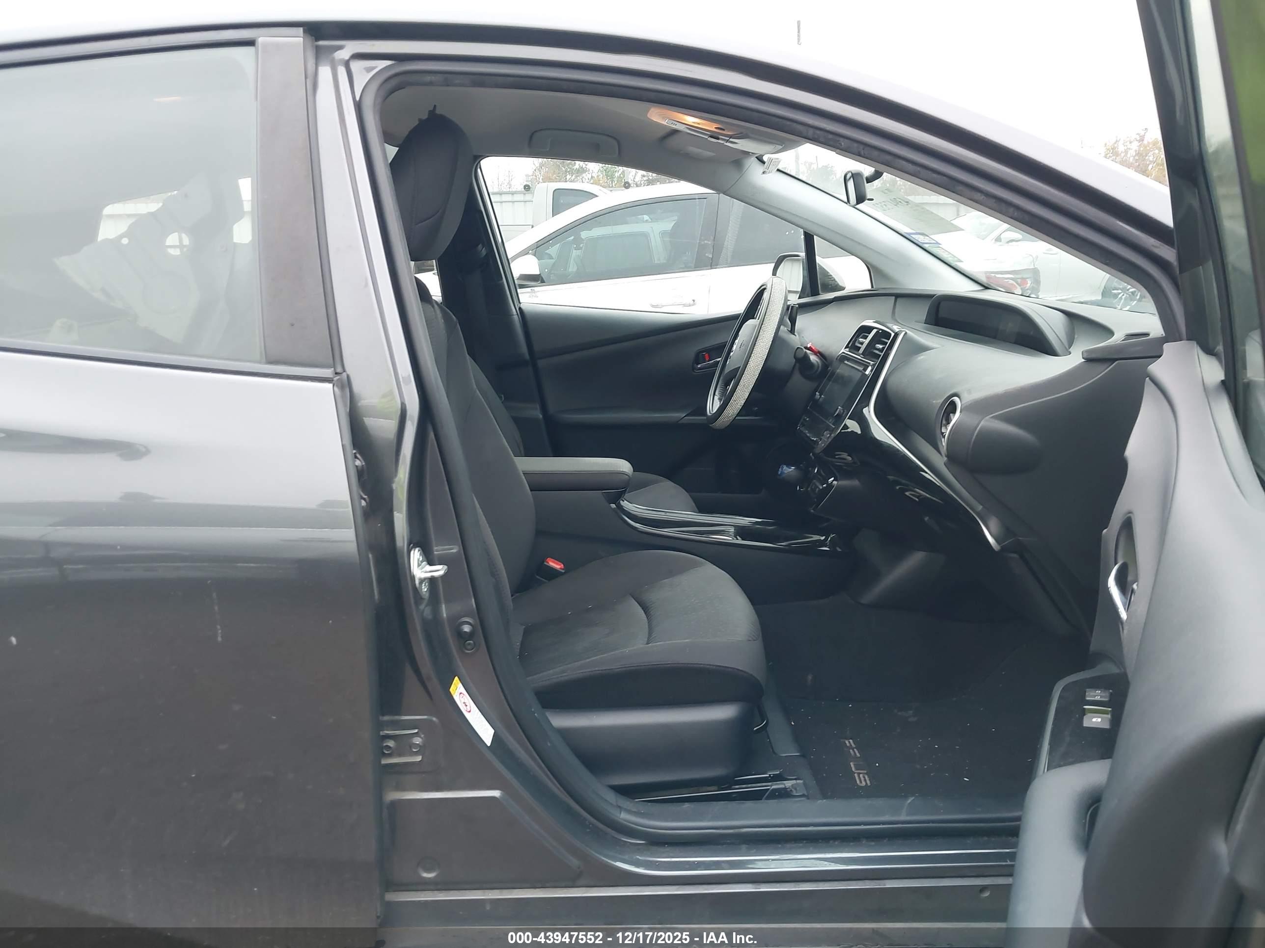 TOYOTA PRIUS image 5