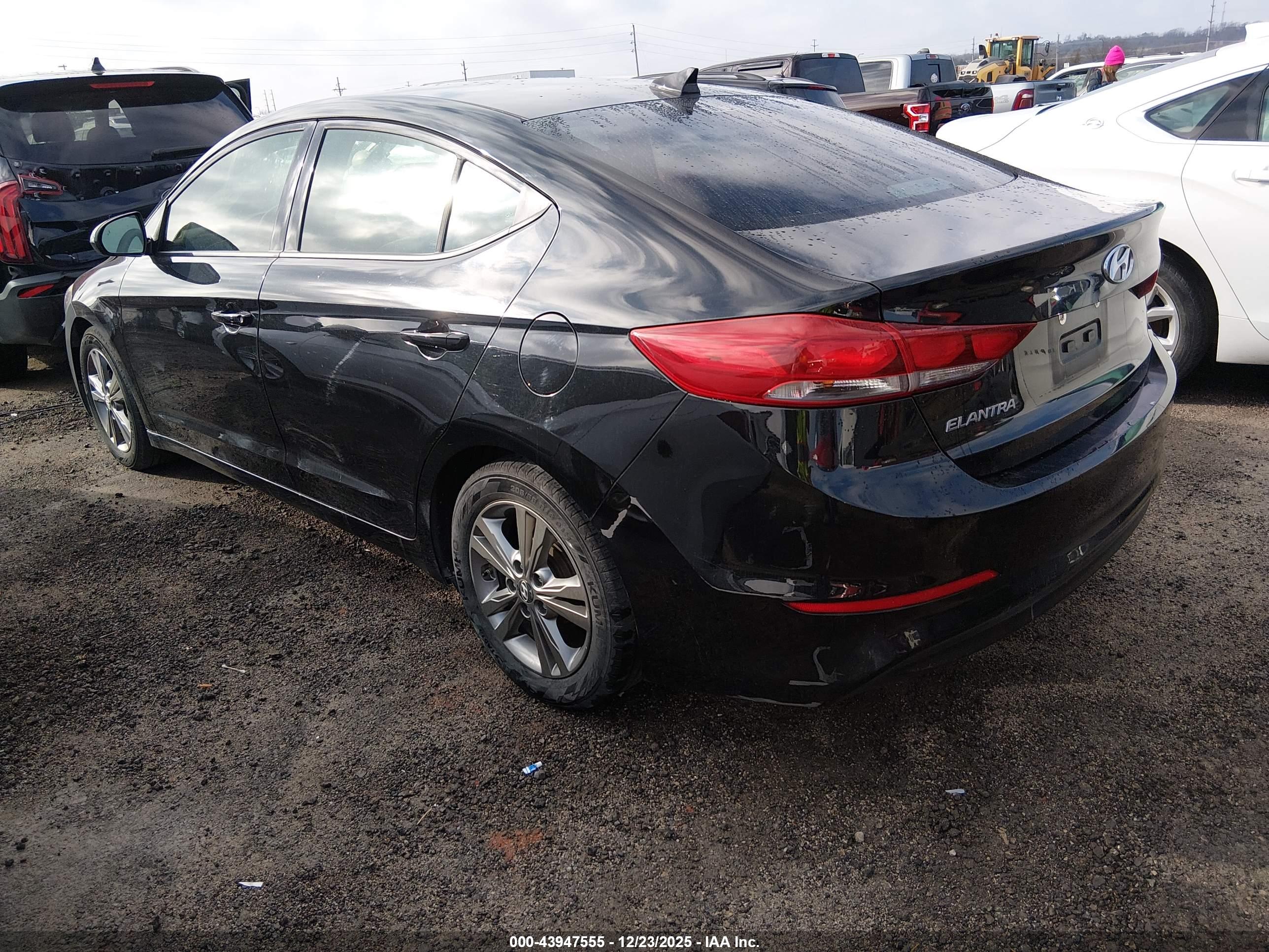 HYUNDAI ELANTRA image 3