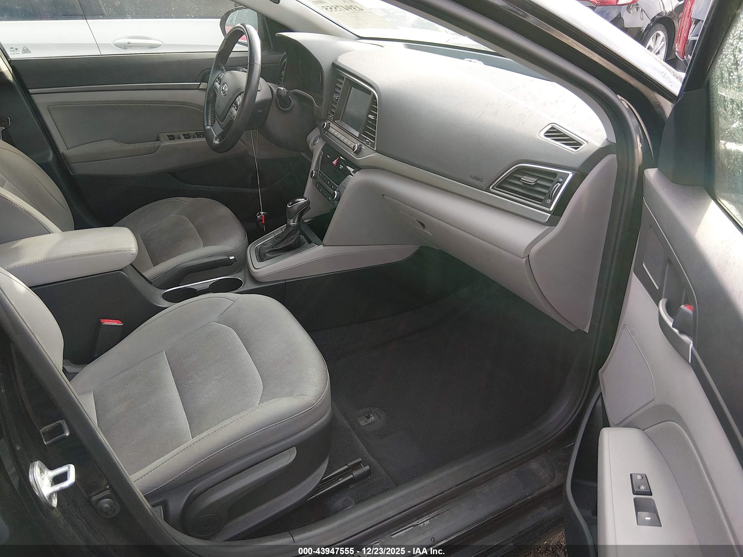 HYUNDAI ELANTRA image 5