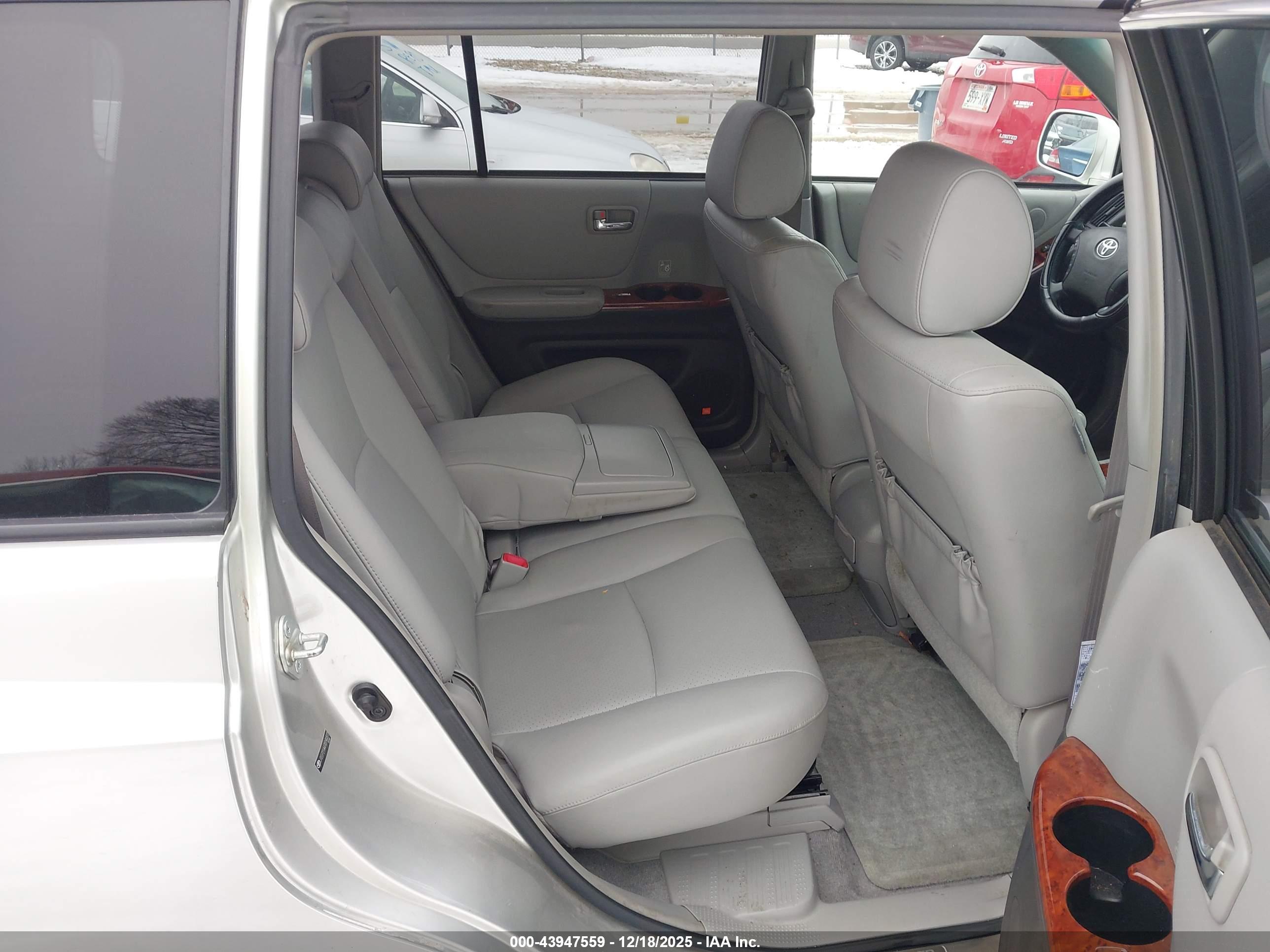 TOYOTA HIGHLANDER image 8