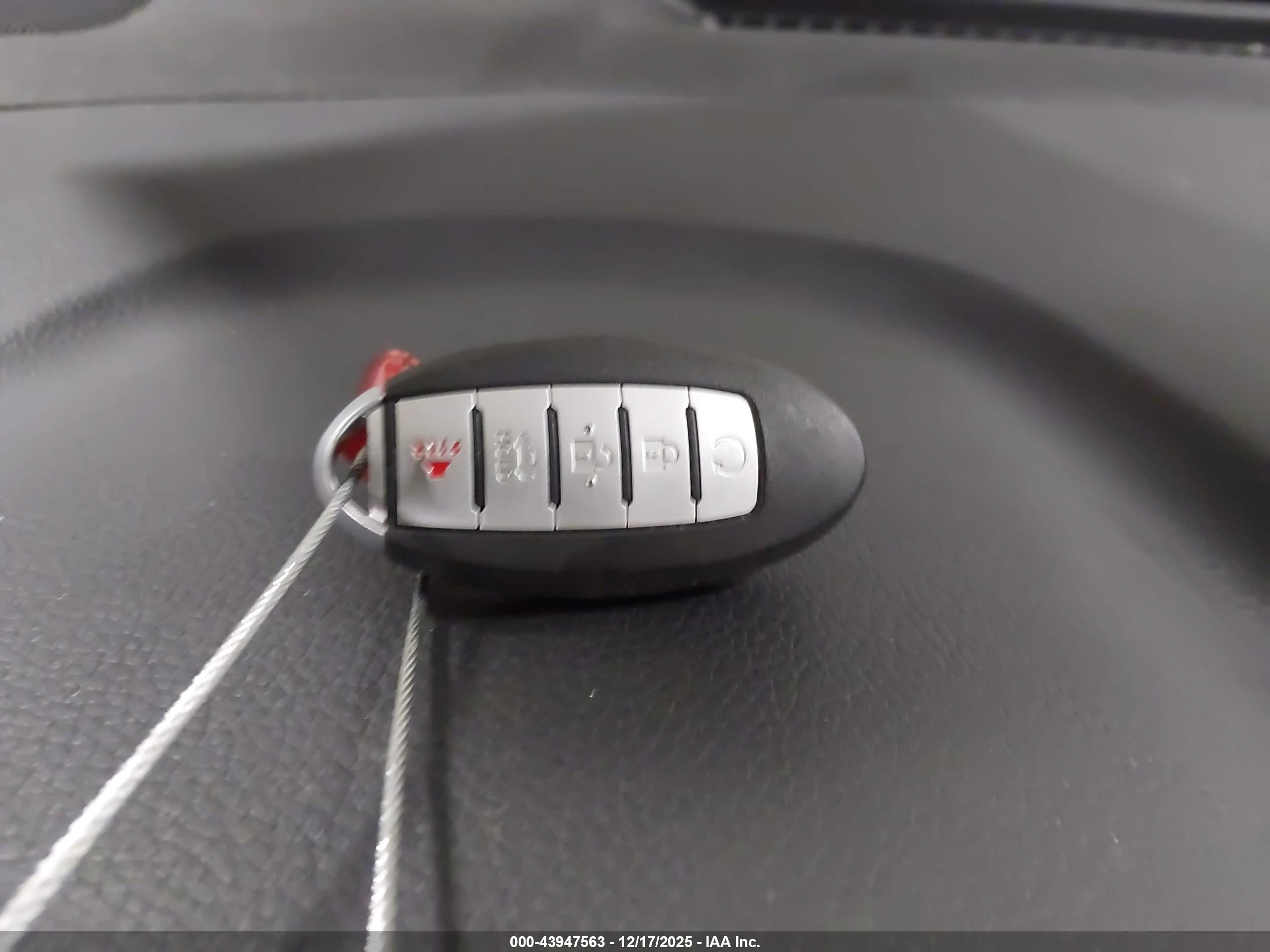 NISSAN ROGUE image 11