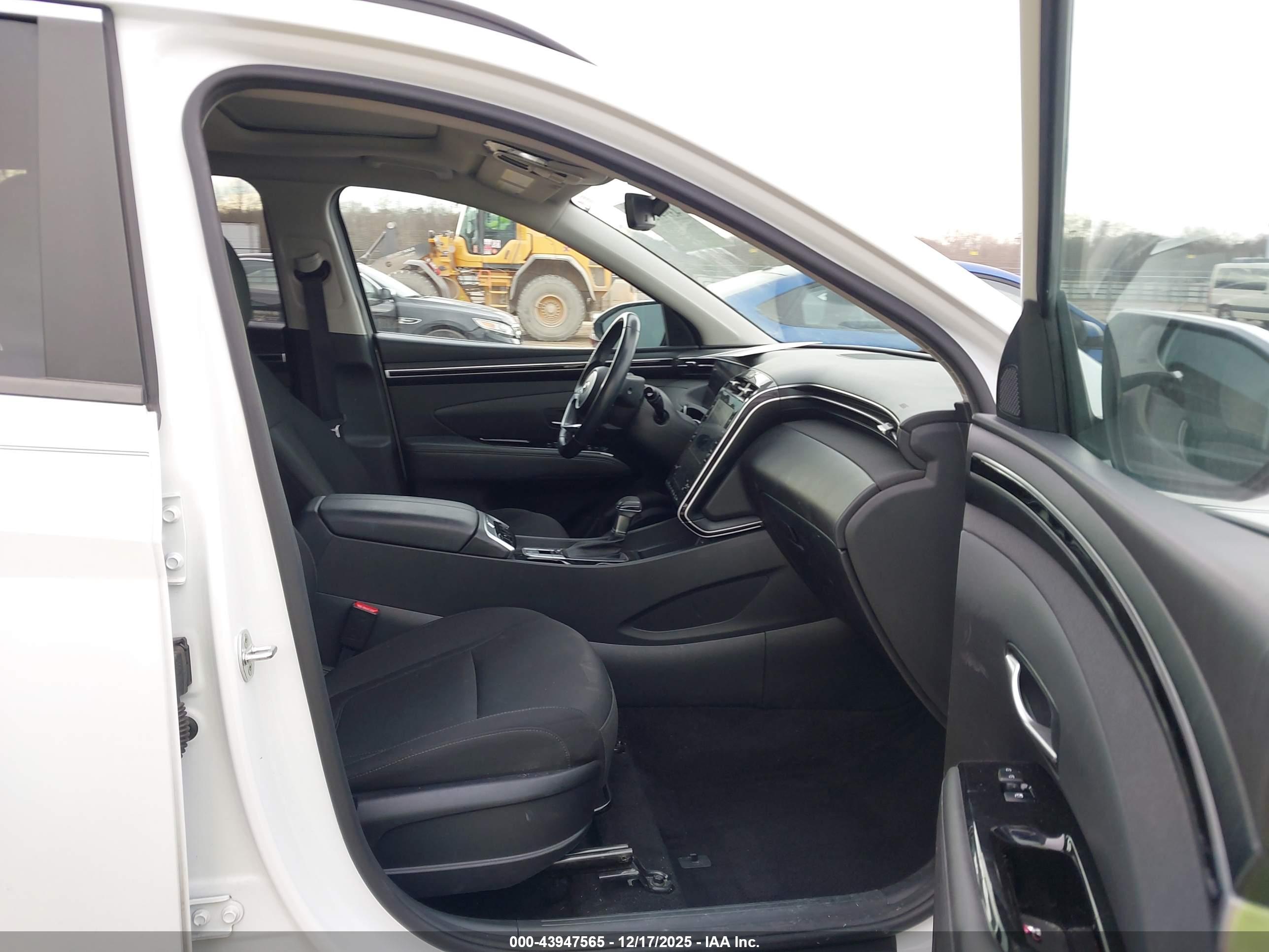 HYUNDAI TUCSON image 5