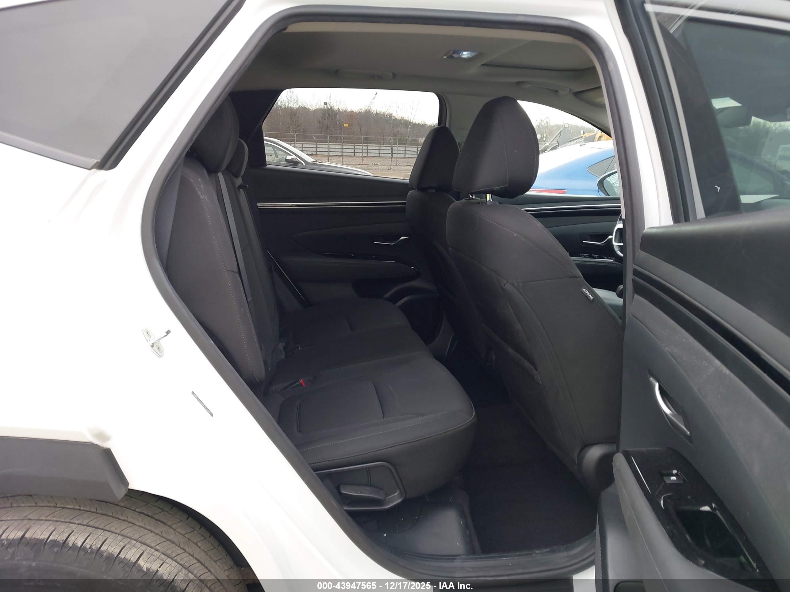 HYUNDAI TUCSON image 8