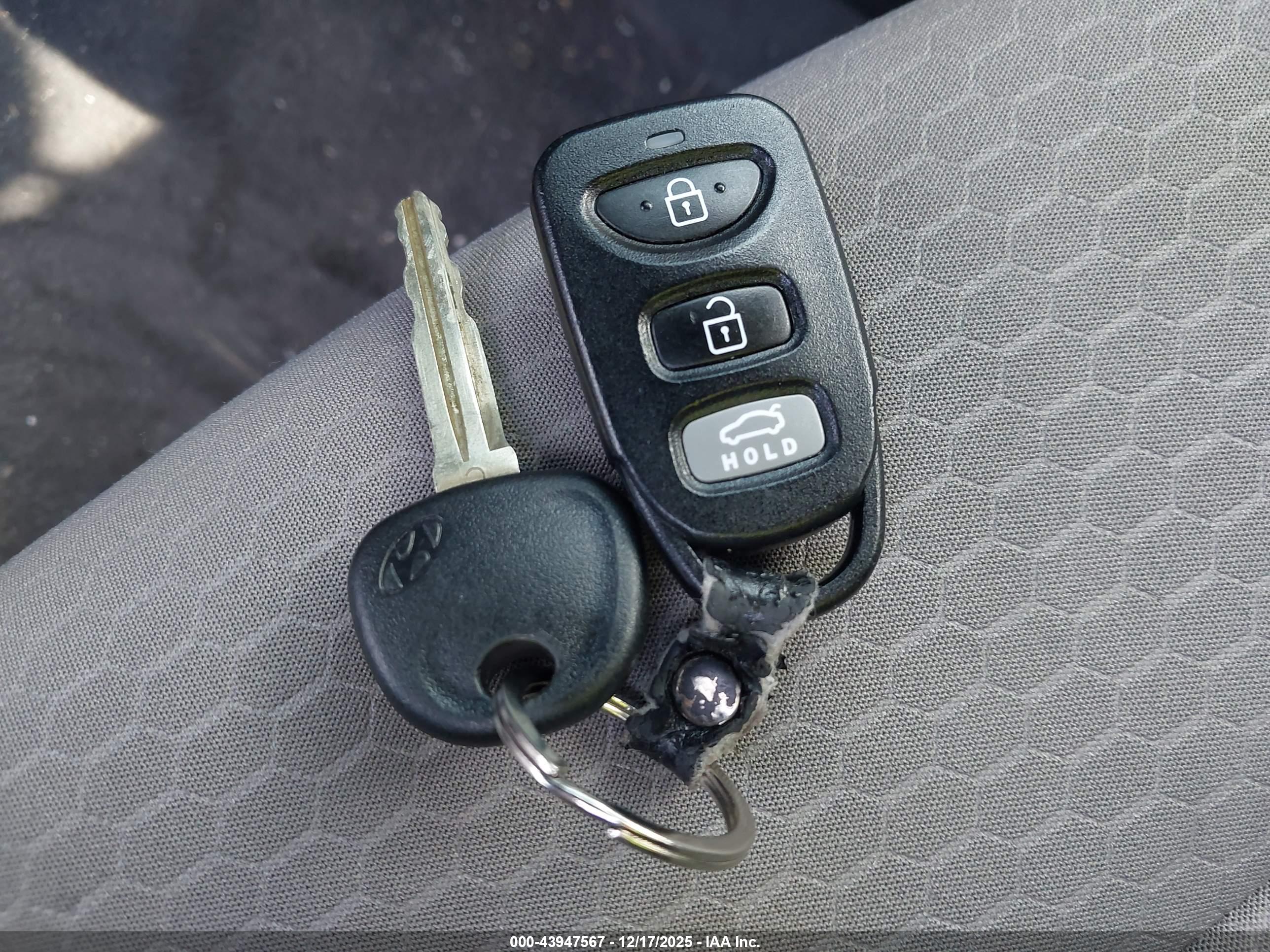 HYUNDAI ELANTRA image 11