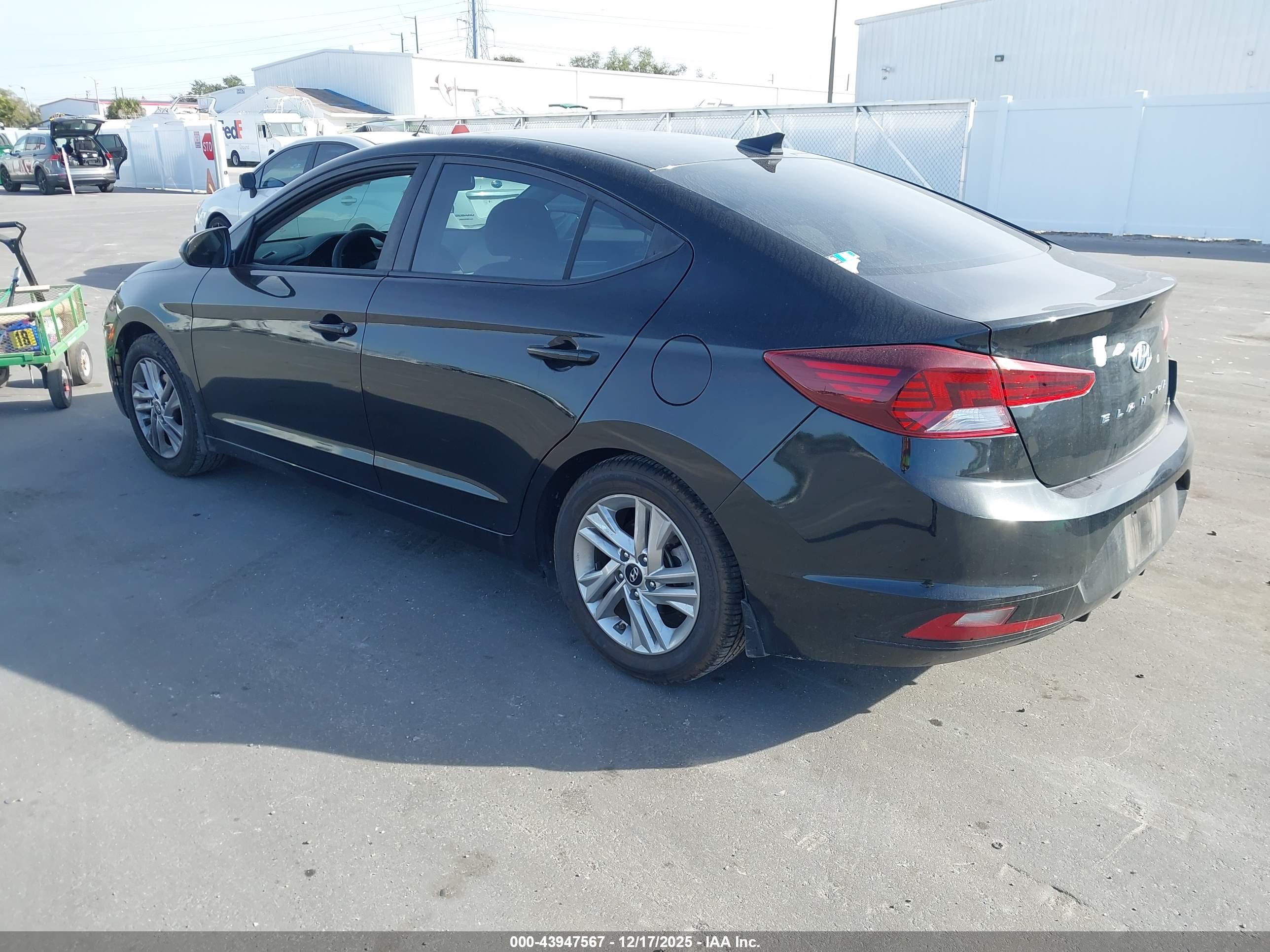 HYUNDAI ELANTRA image 3