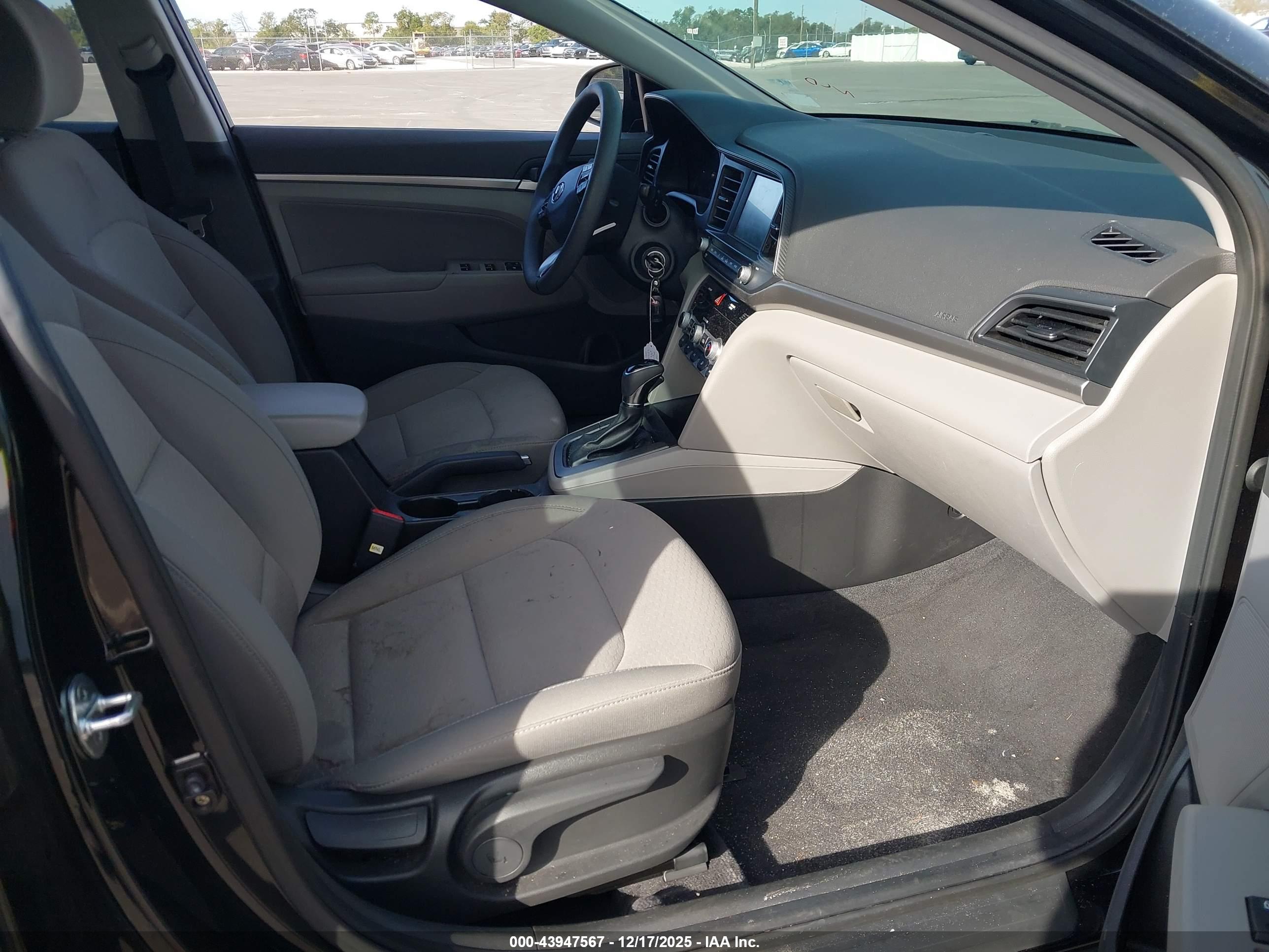 HYUNDAI ELANTRA image 5