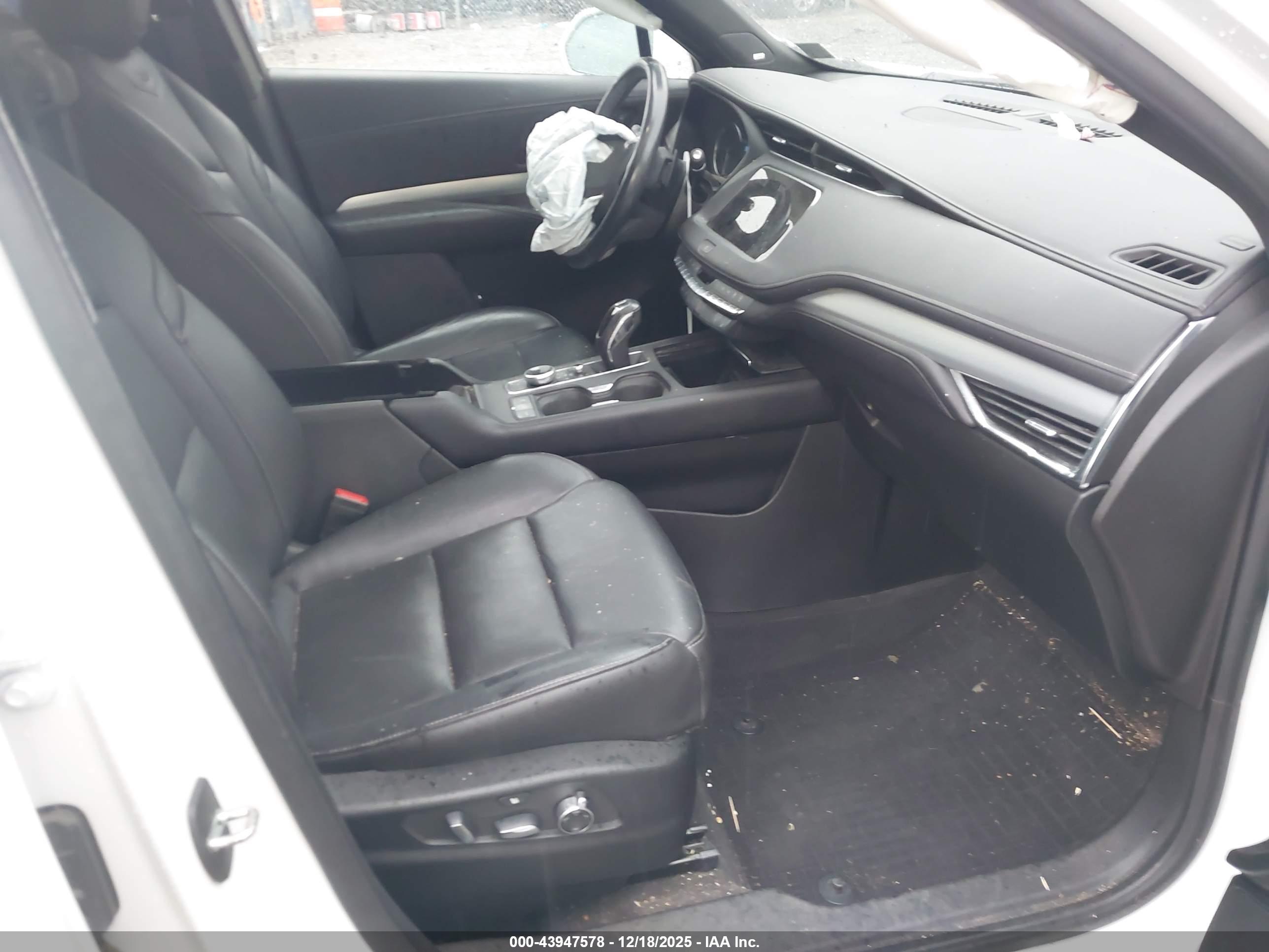 CADILLAC XT4 image 5