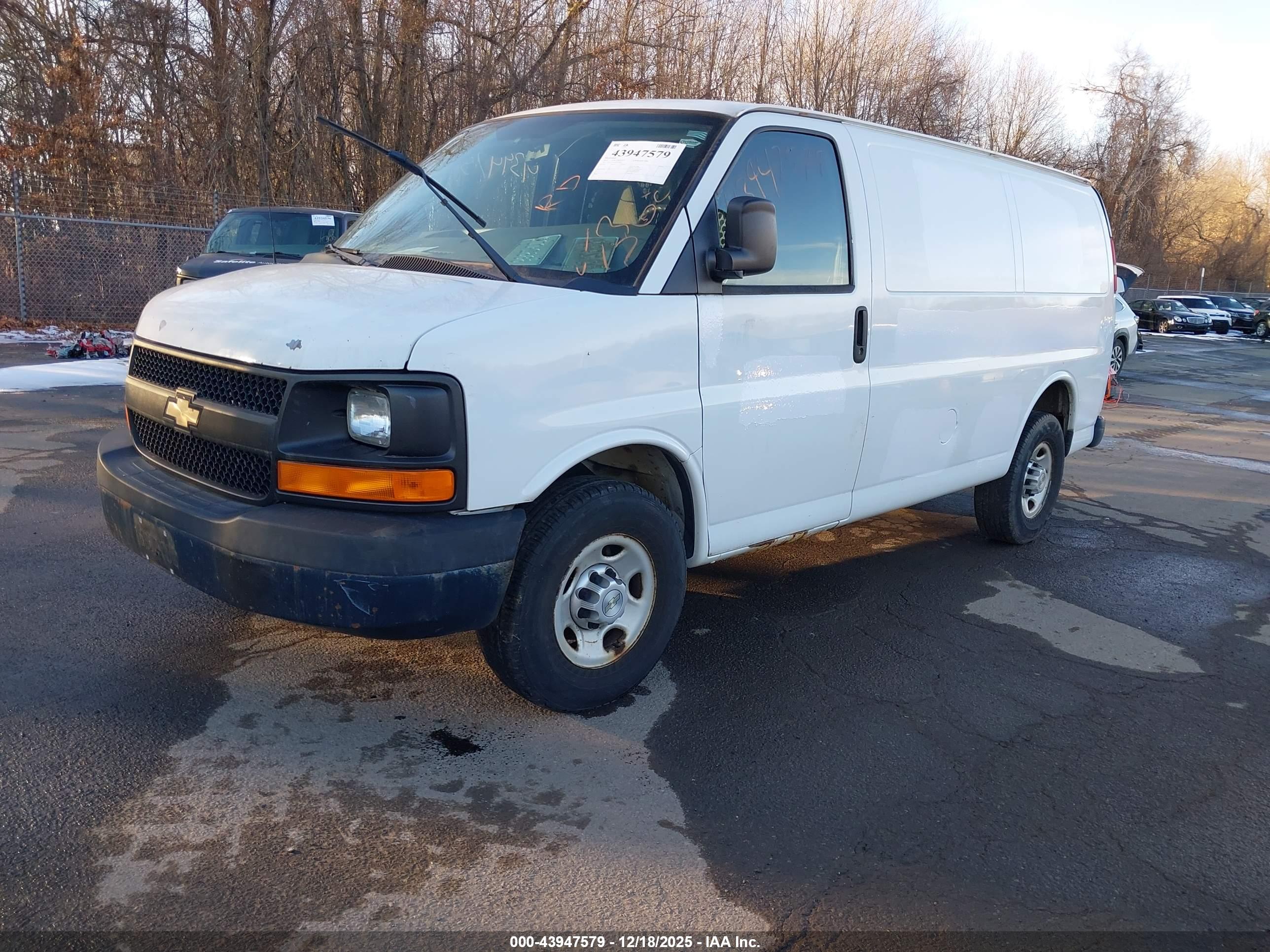 CHEVROLET EXPRESS image 2