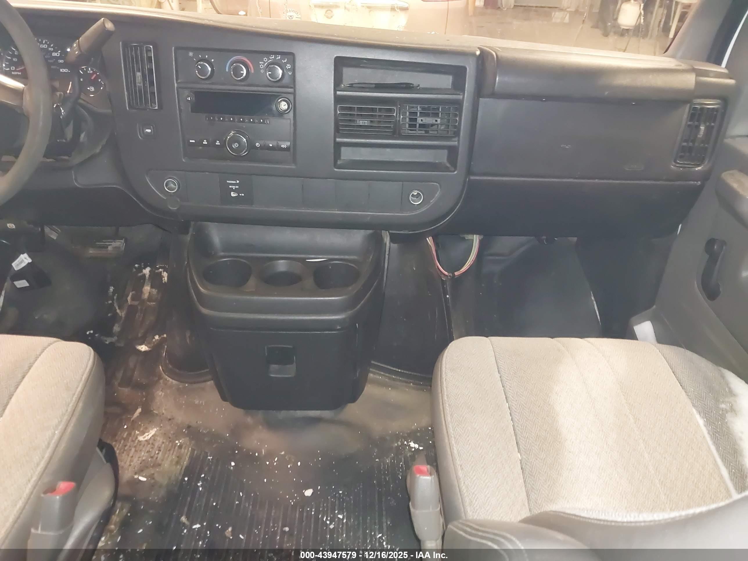 CHEVROLET EXPRESS image 5