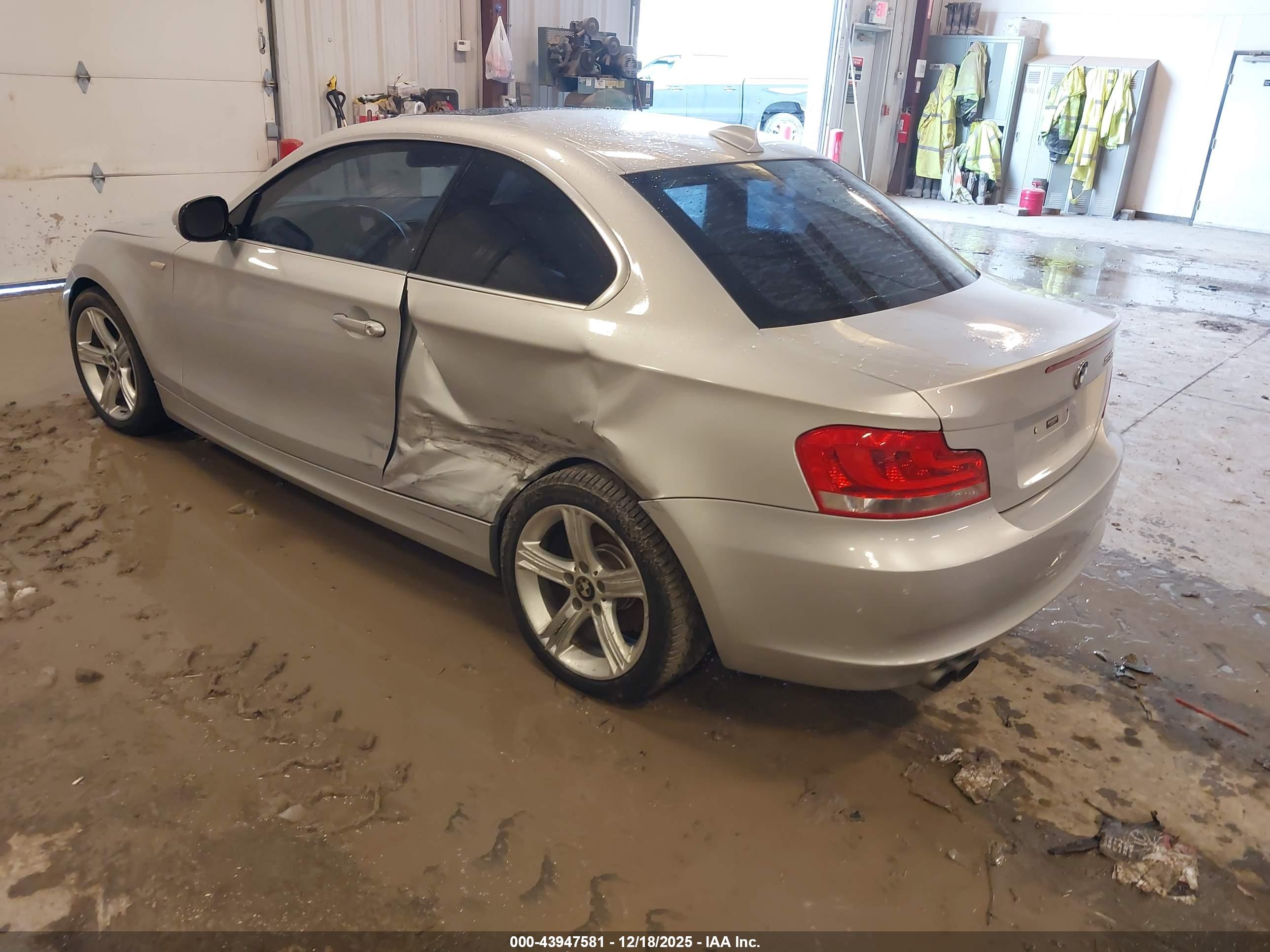 BMW 128I image 3