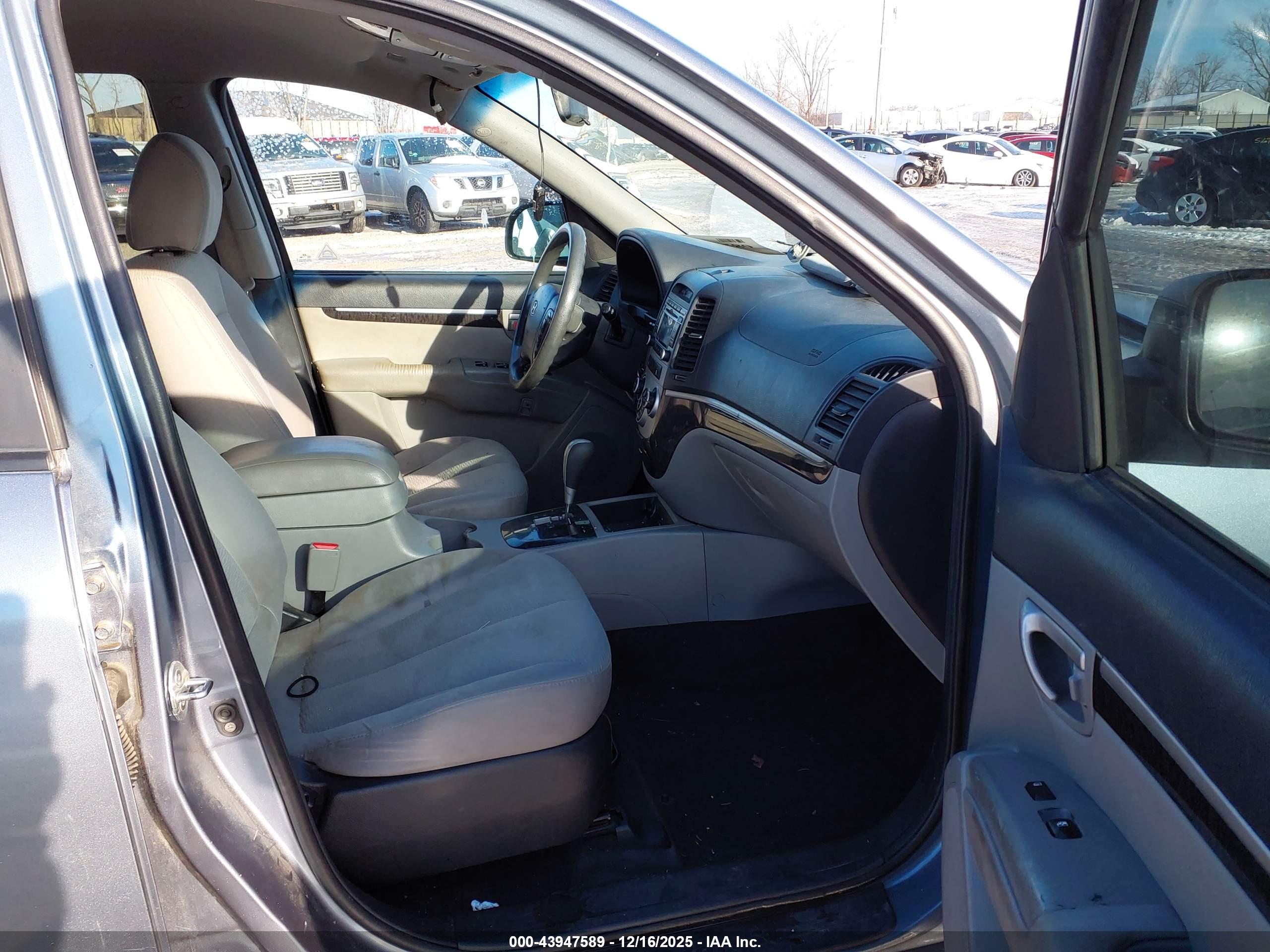 HYUNDAI SANTA image 5