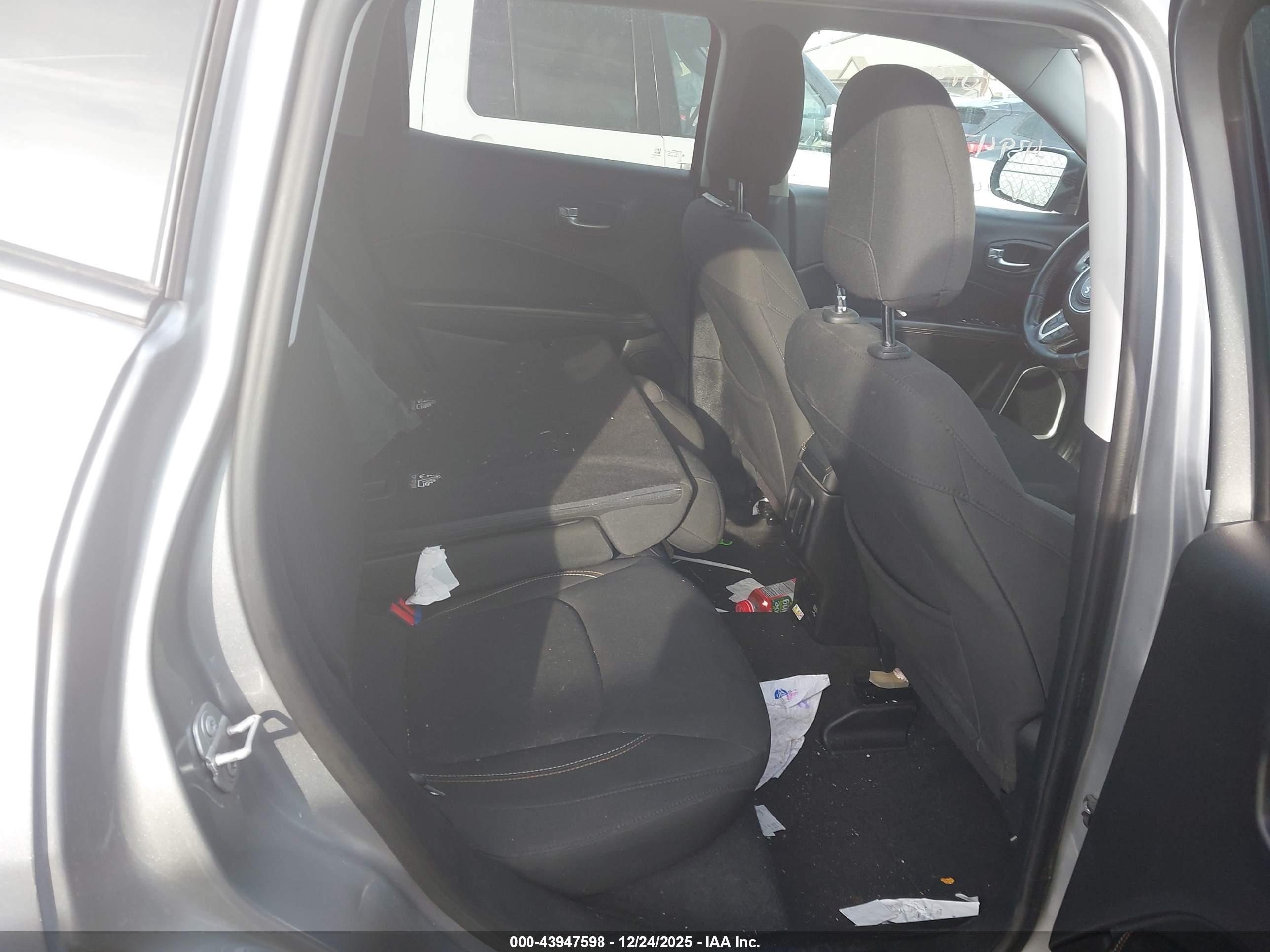 JEEP COMPASS image 8