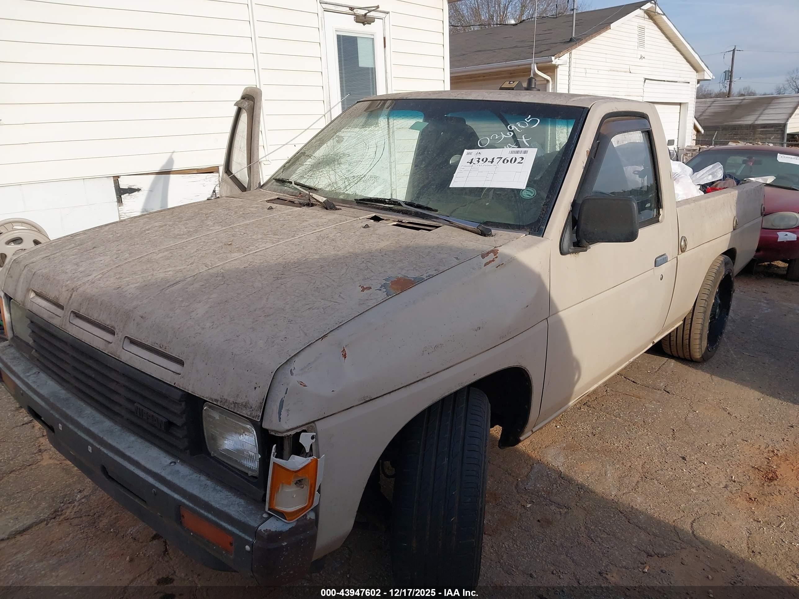 NISSAN D21 image 2