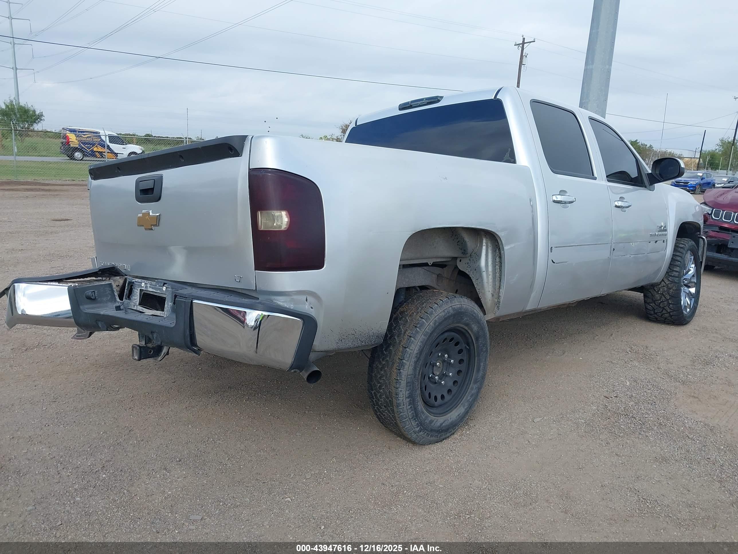 CHEVROLET SILVERADO image 4