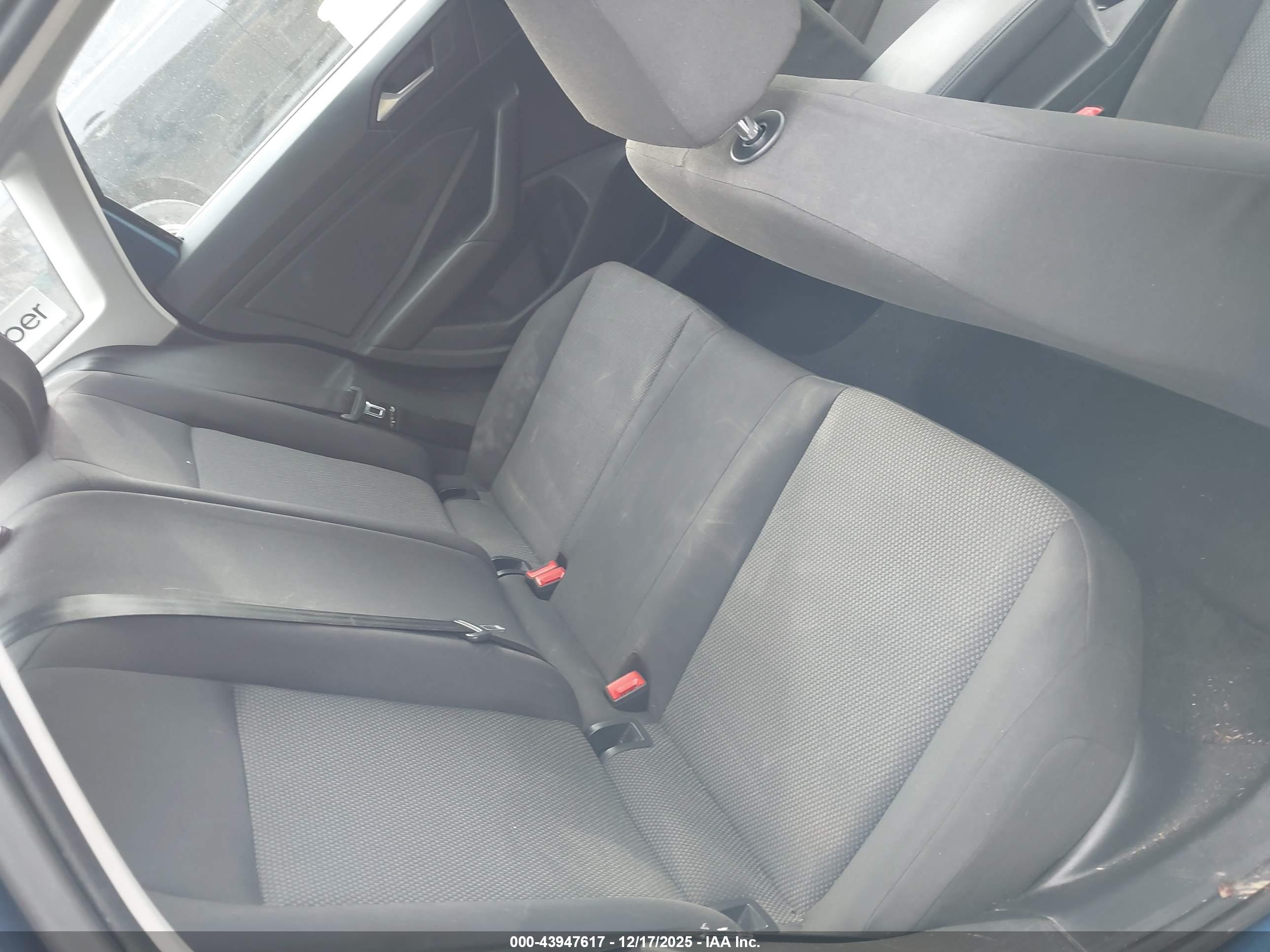 VOLKSWAGEN JETTA image 8
