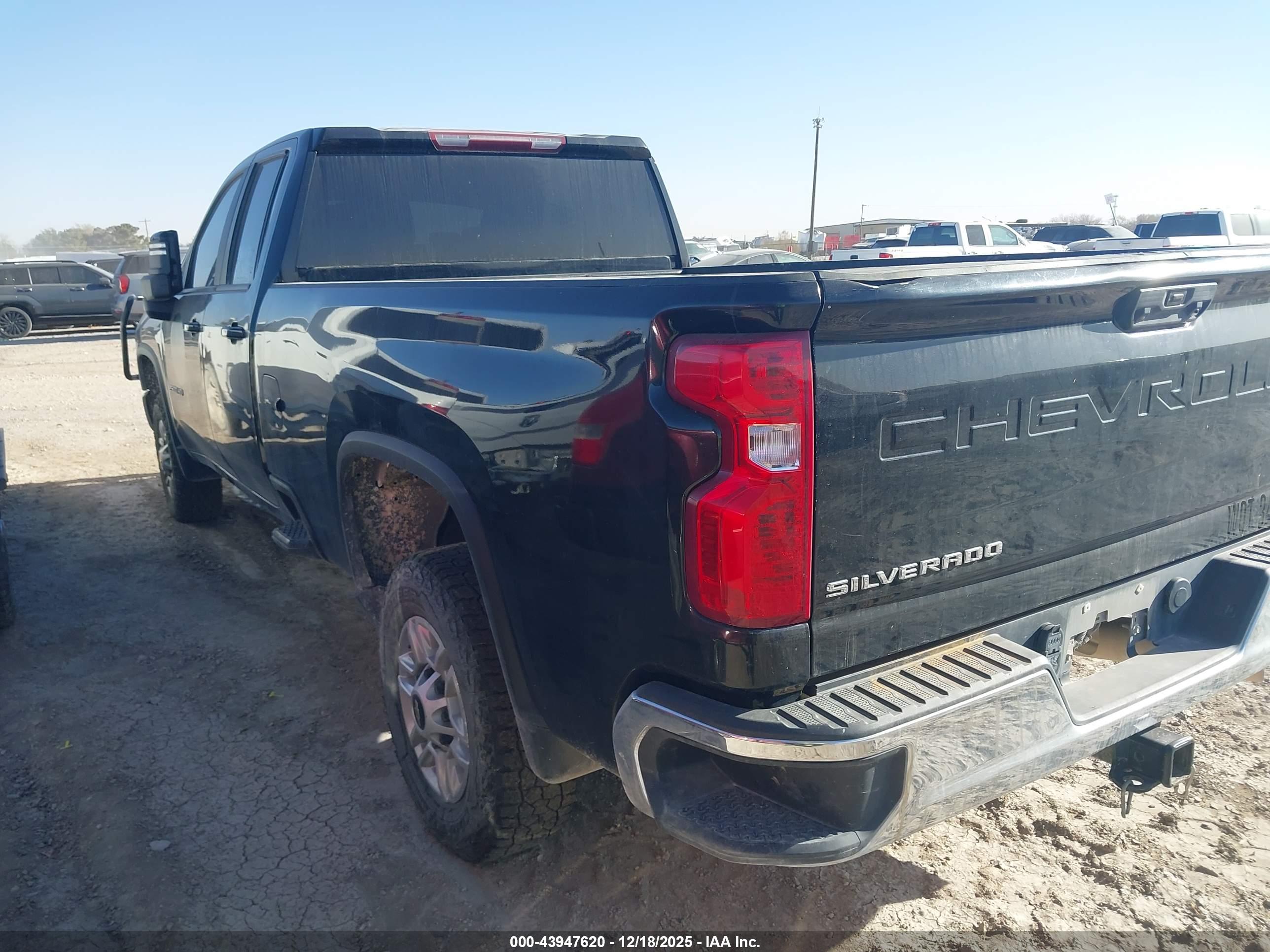 CHEVROLET SILVERADO image 3