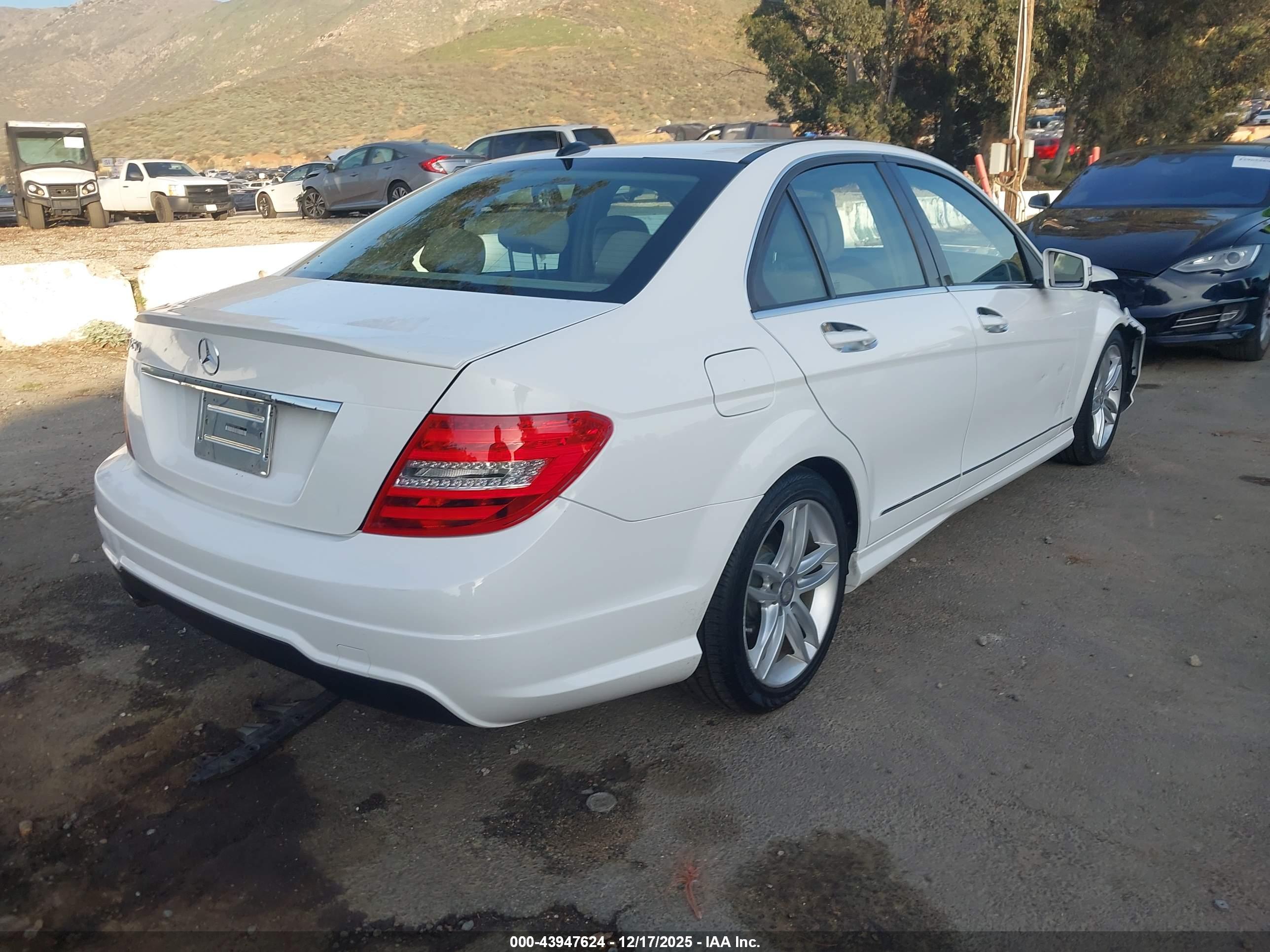 MERCEDES-BENZ C-CLASS image 4