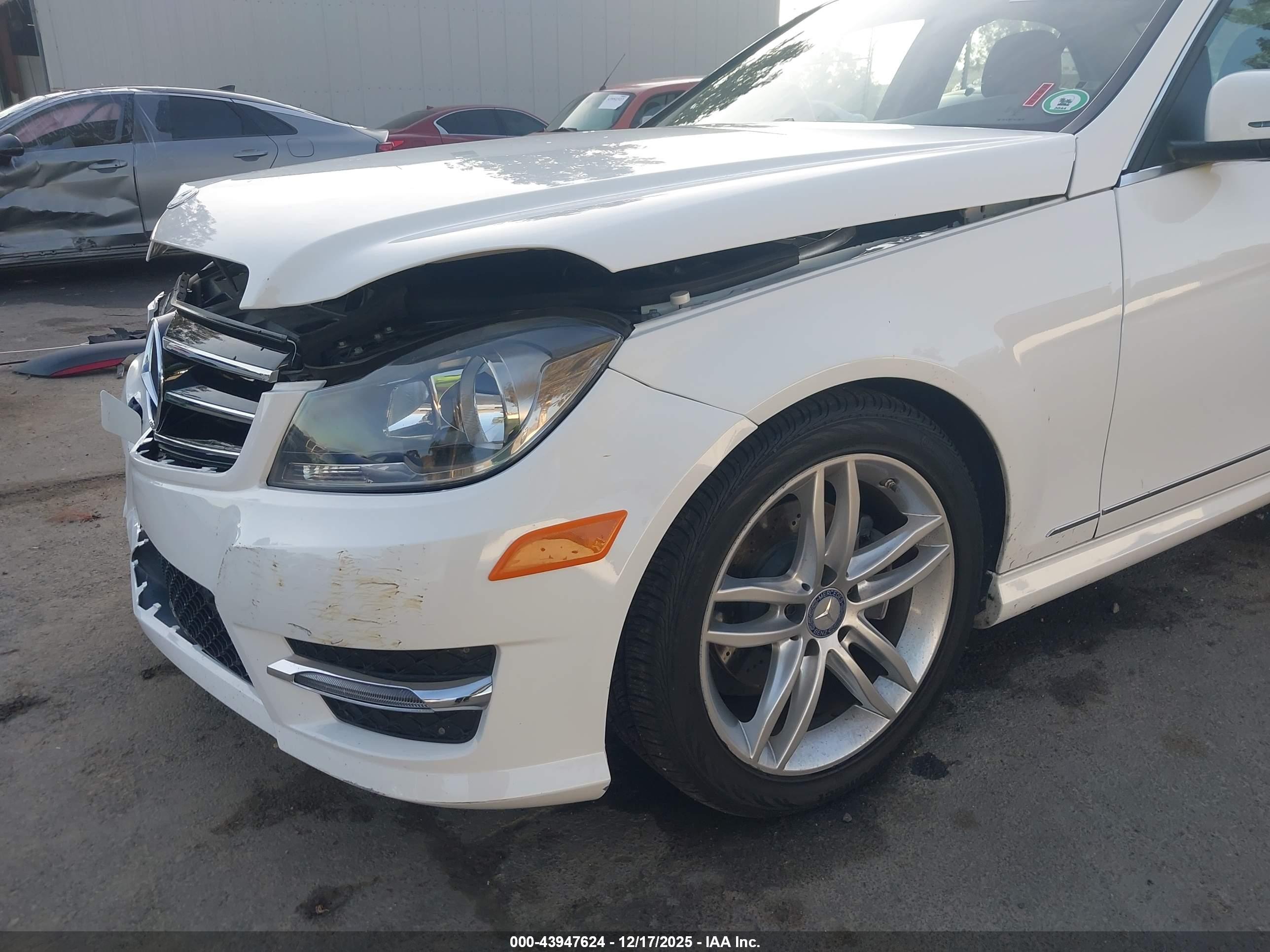MERCEDES-BENZ C-CLASS image 6