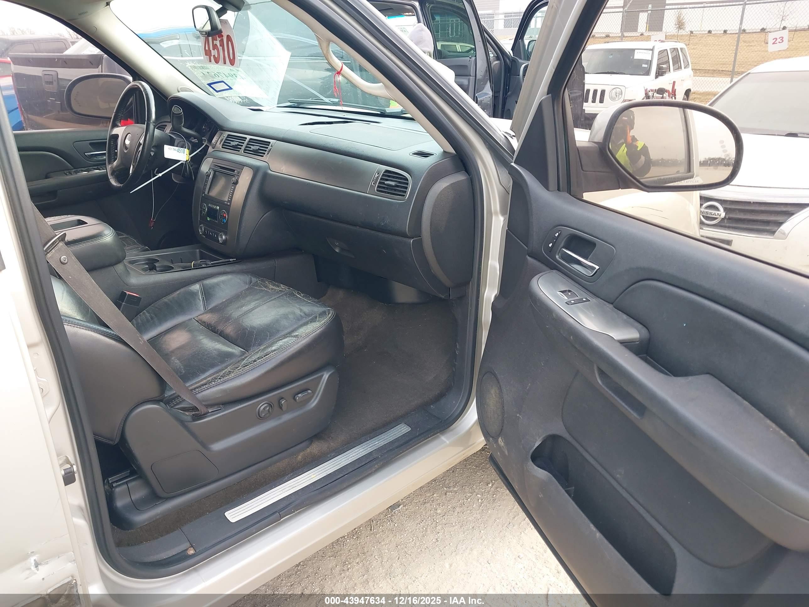 CHEVROLET TAHOE image 5