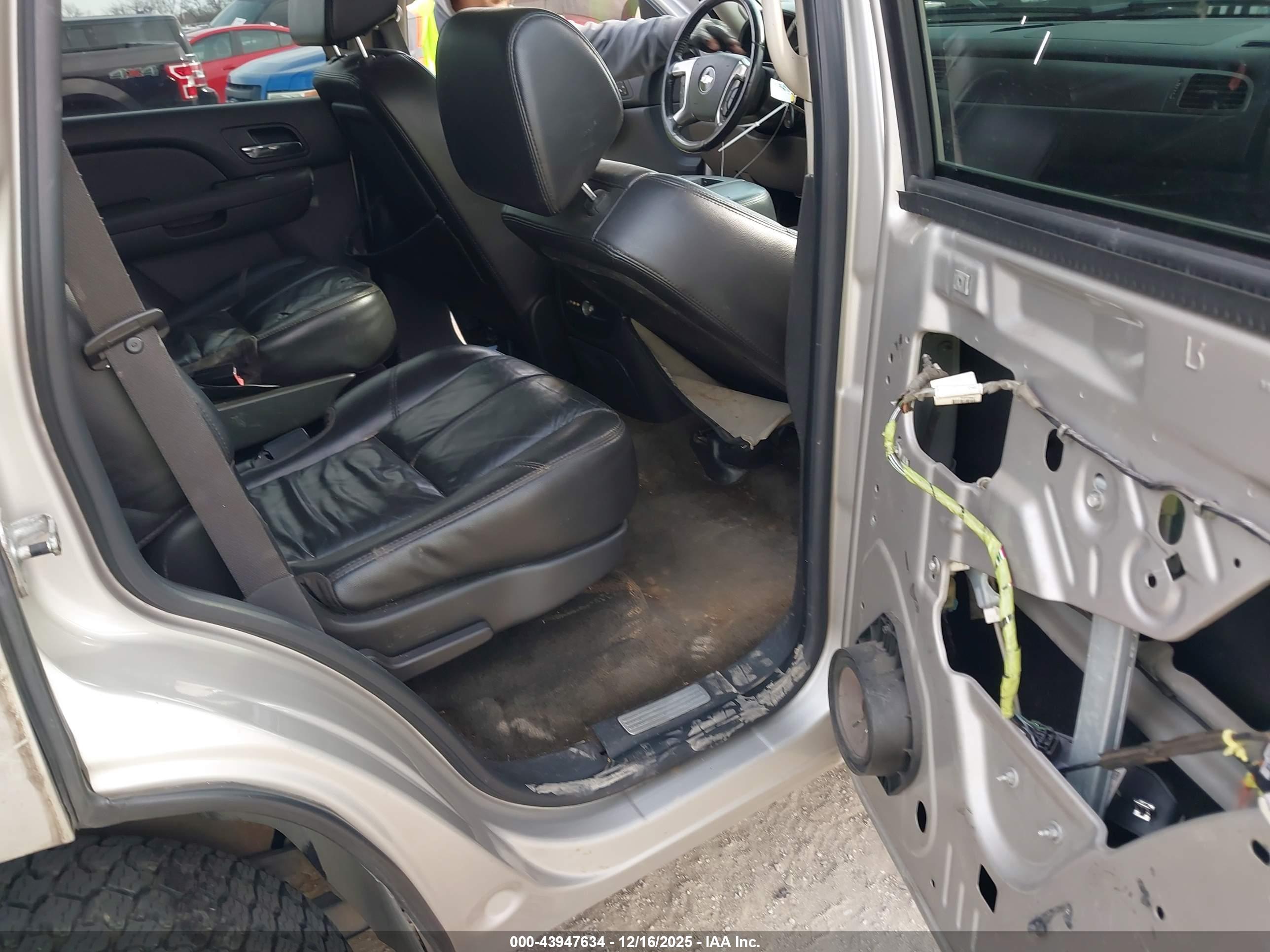 CHEVROLET TAHOE image 8