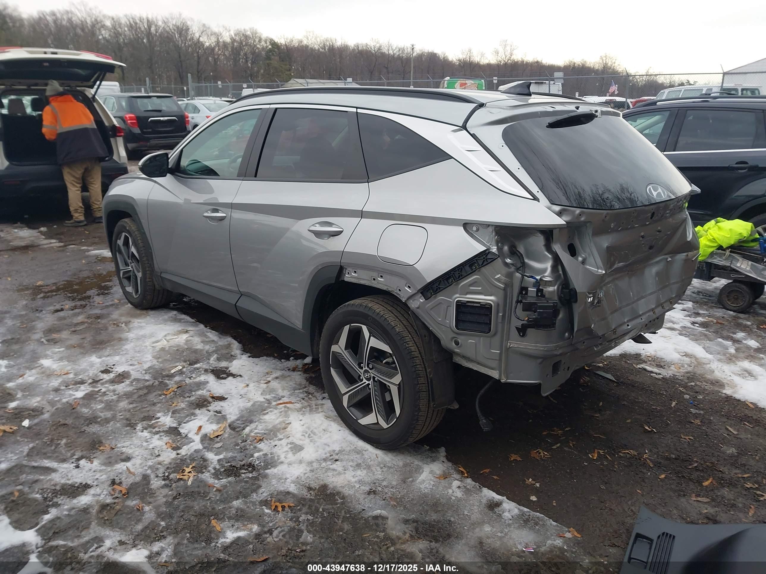 HYUNDAI TUCSON image 3